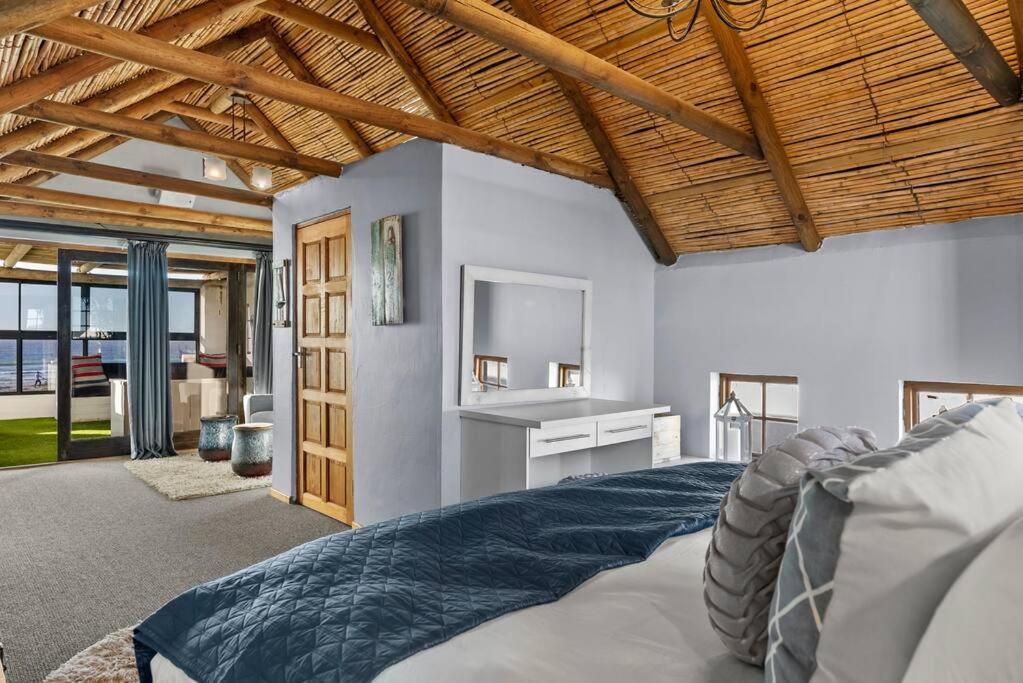 Three-Bedroom House - Photo 20