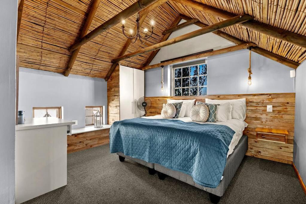 Three-Bedroom House - Photo 18