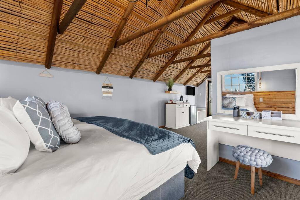 Three-Bedroom House - Photo 10