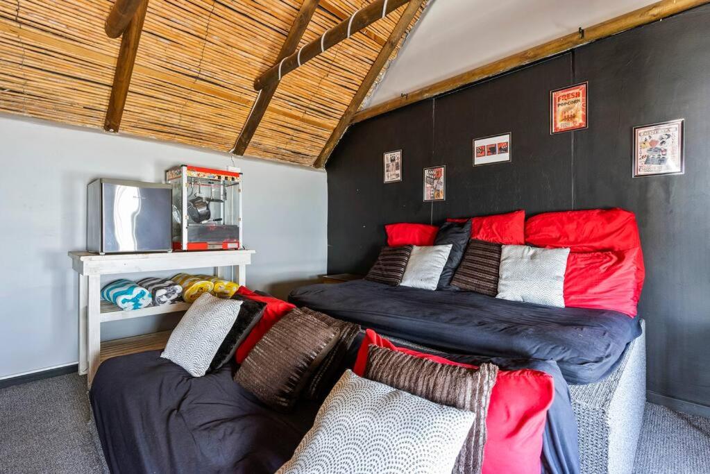 Three-Bedroom House - Photo 6