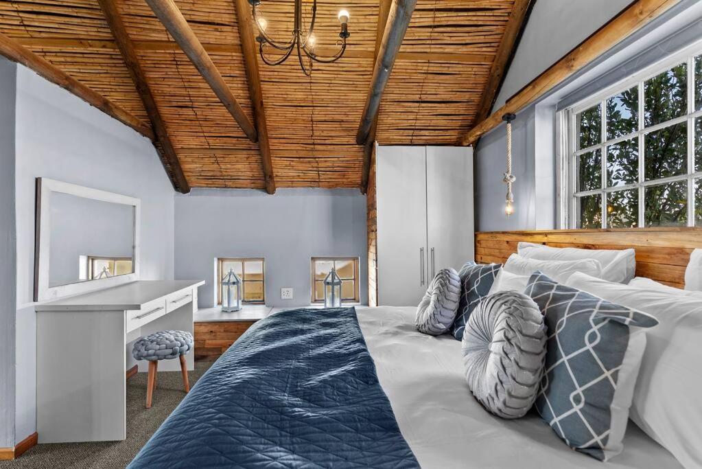 Three-Bedroom House - Photo 97