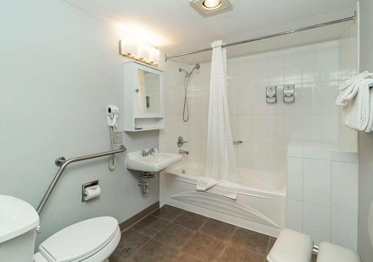 Queen Room - Accessible/Non-Smoking/Queen Room with Two Queen Beds - Non Smoking - Non Pet Friendly - Photo 2