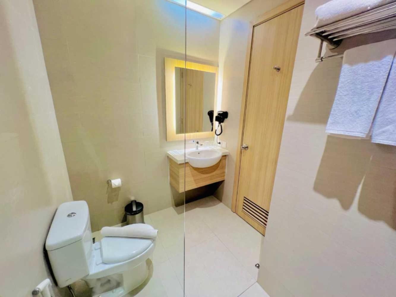 Superior Double Room with Shower Only - Non-Smoking - Photo 2