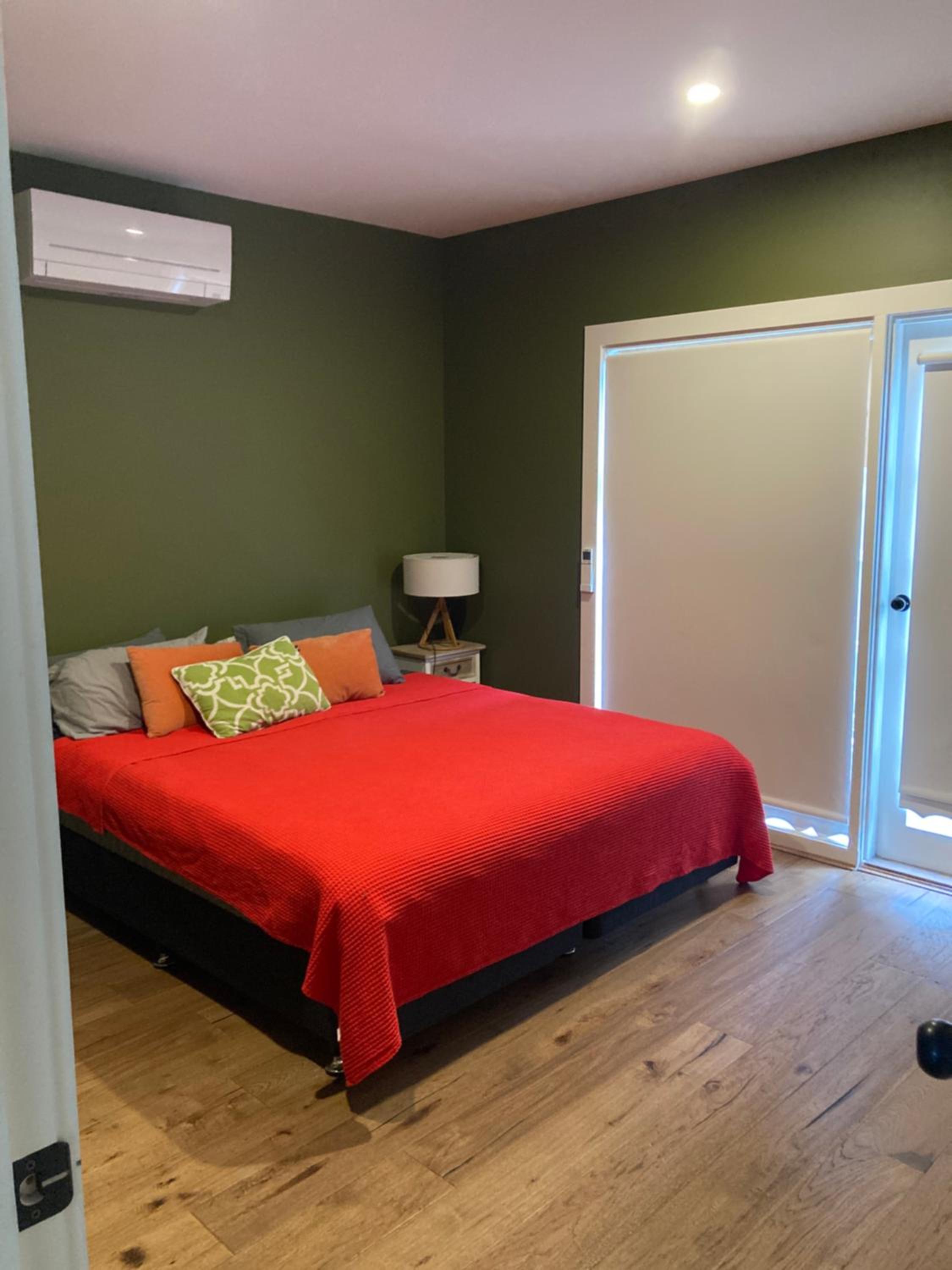 Five-Bedroom House photo 1