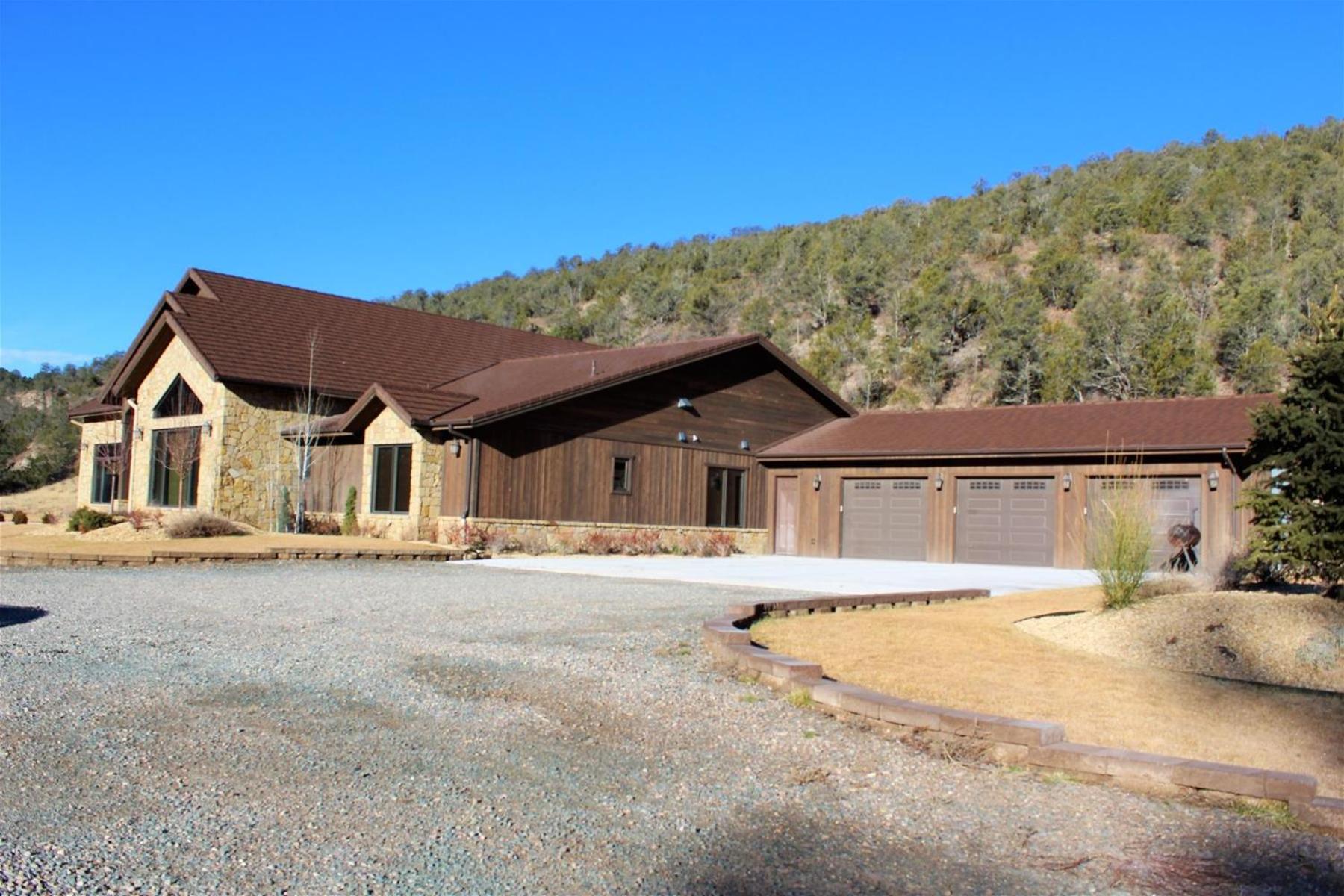 Three-Bedroom Vacation Home  photo 3
