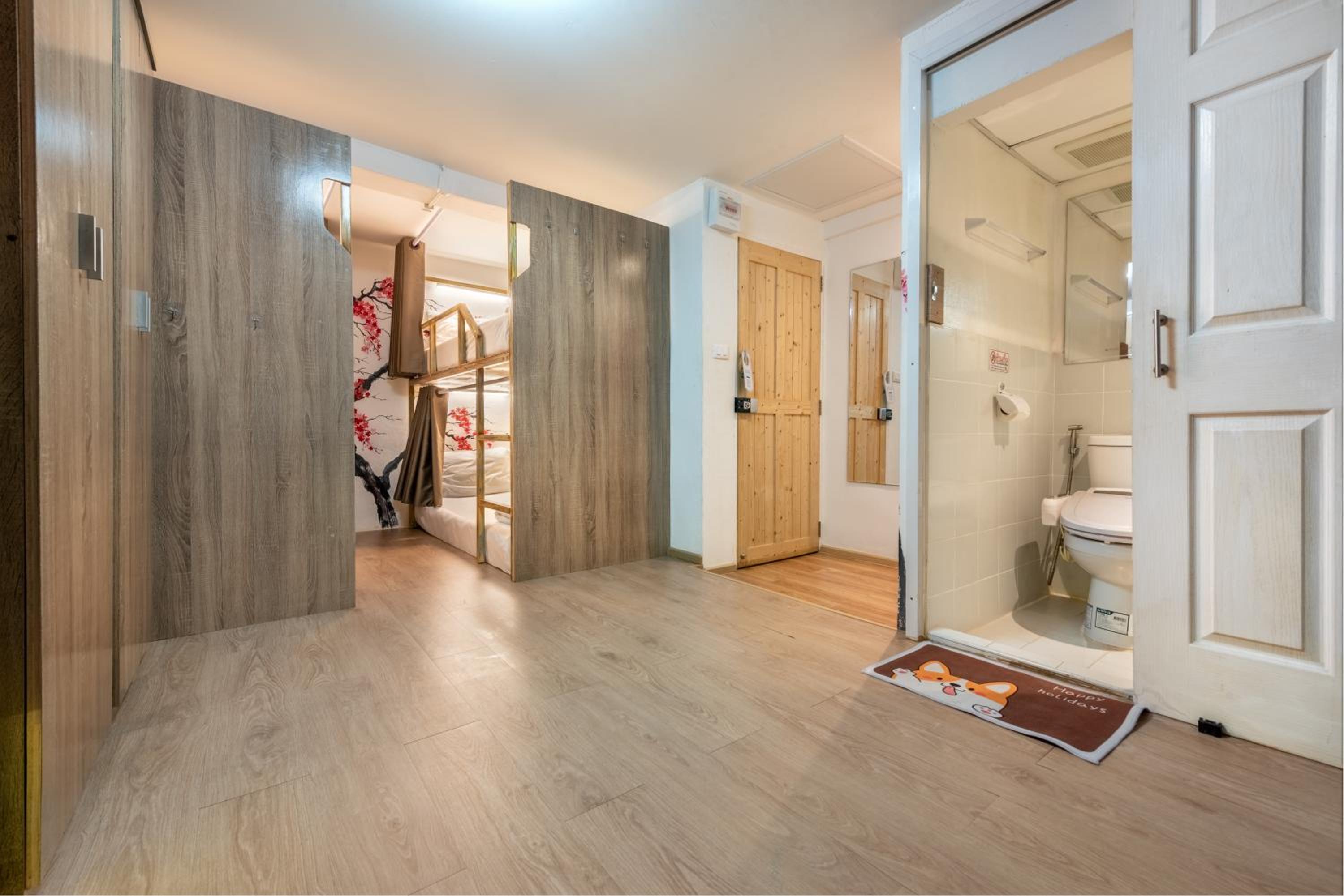 Quadruple Room with Private Bathroom - Photo 11