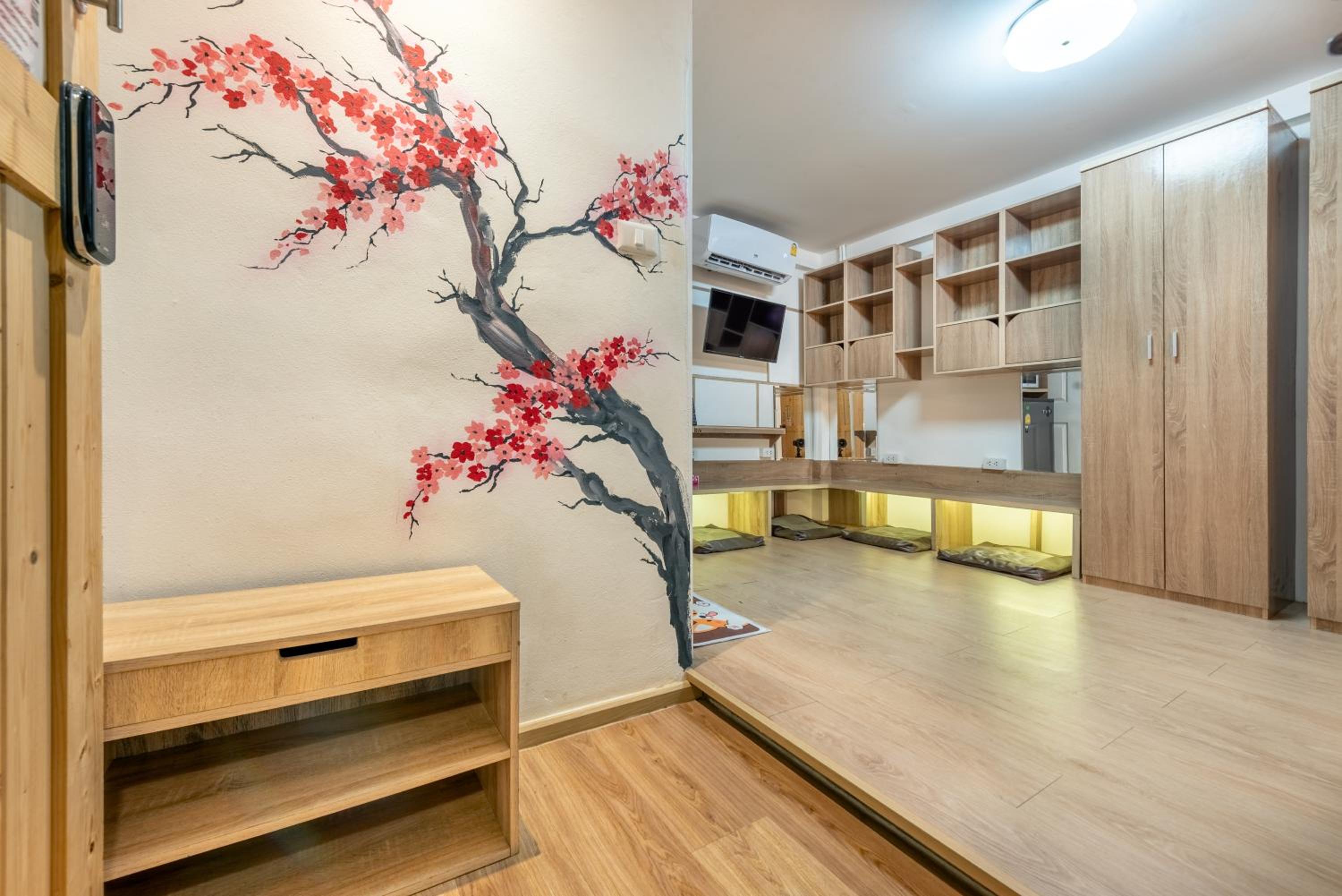 Quadruple Room with Private Bathroom - Photo 12