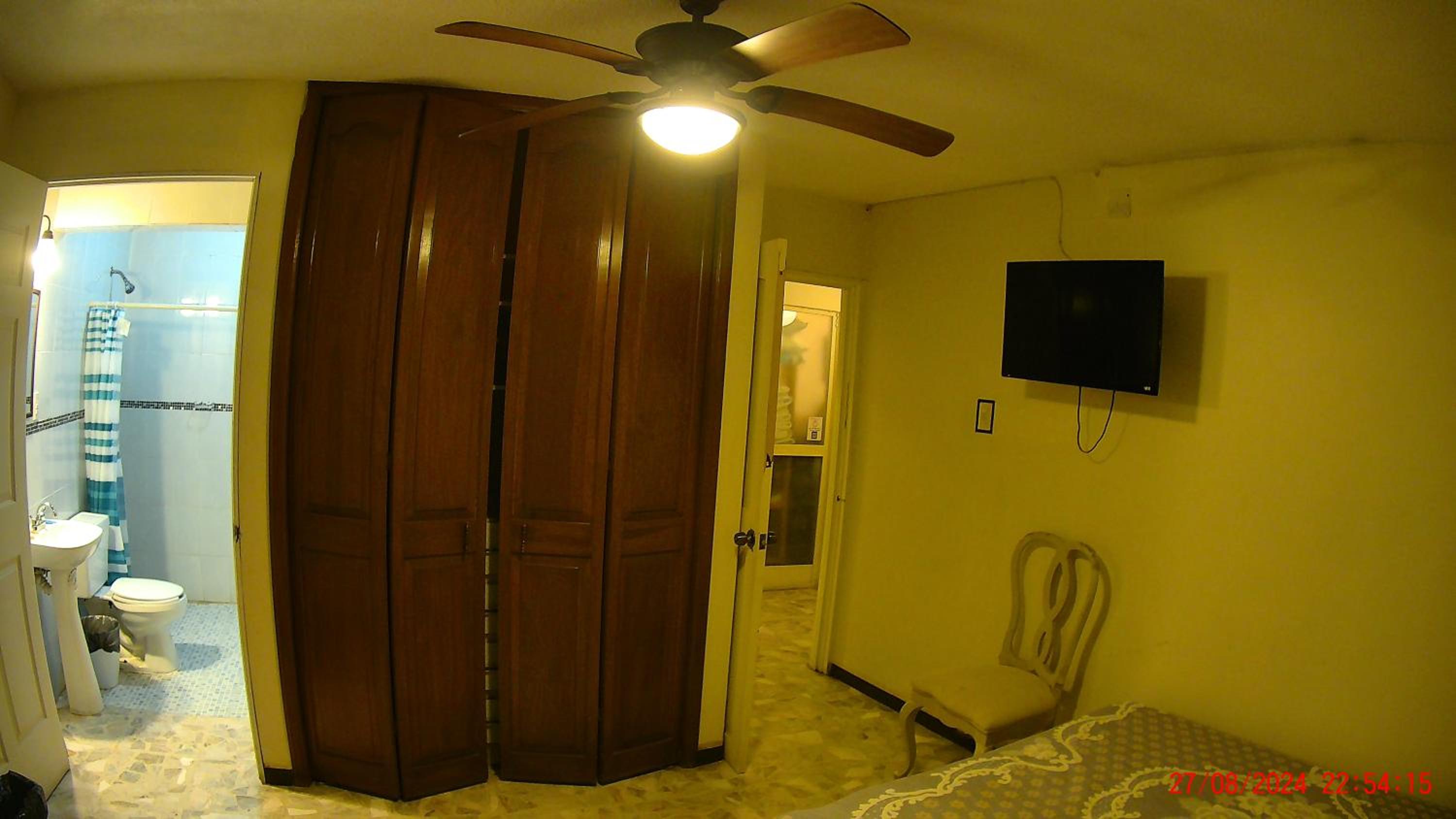Quadruple Room with Private Bathroom photo 1