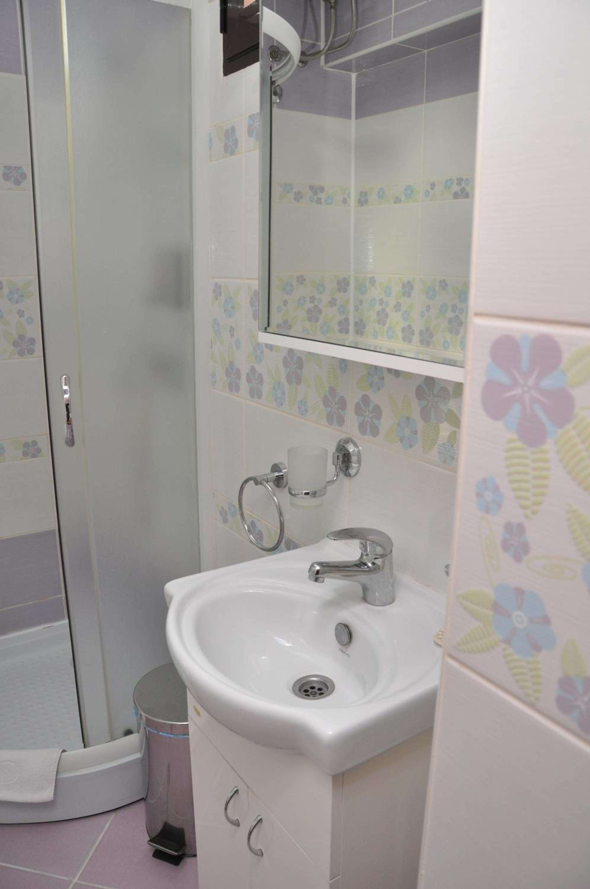 Double Room - Photo 11