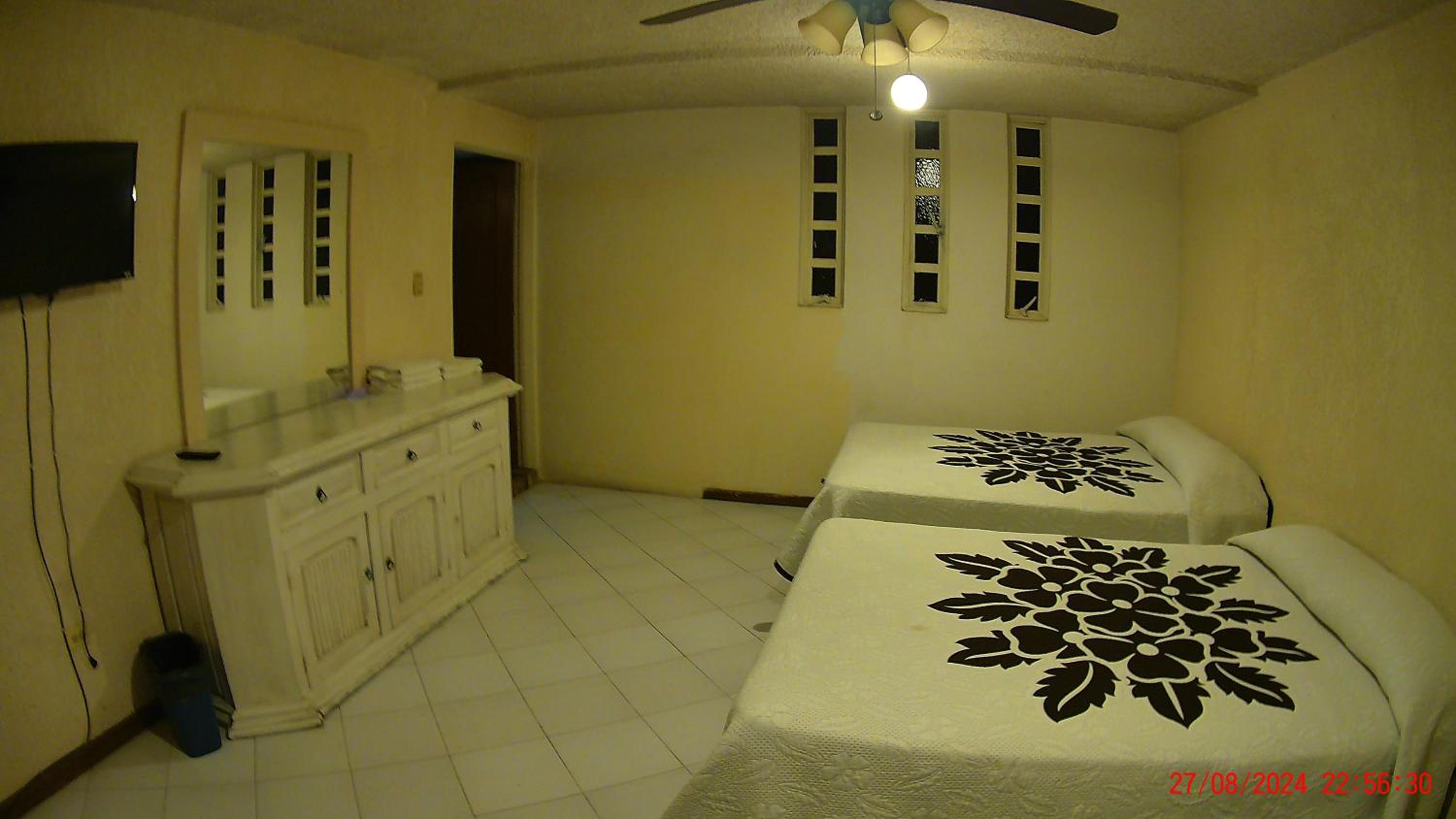 Family Room with Private Bathroom photo 2