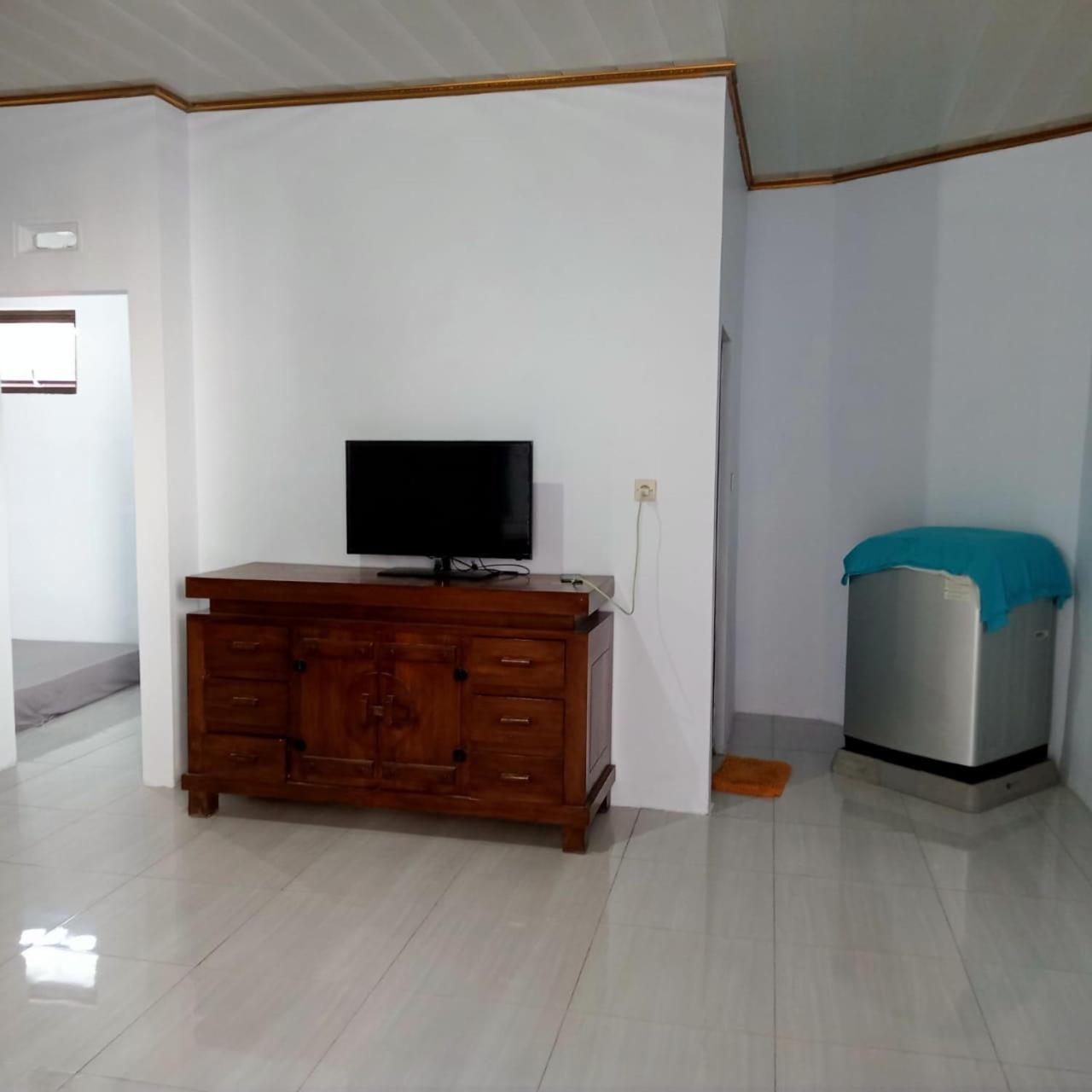 Three-Bedroom House photo 3
