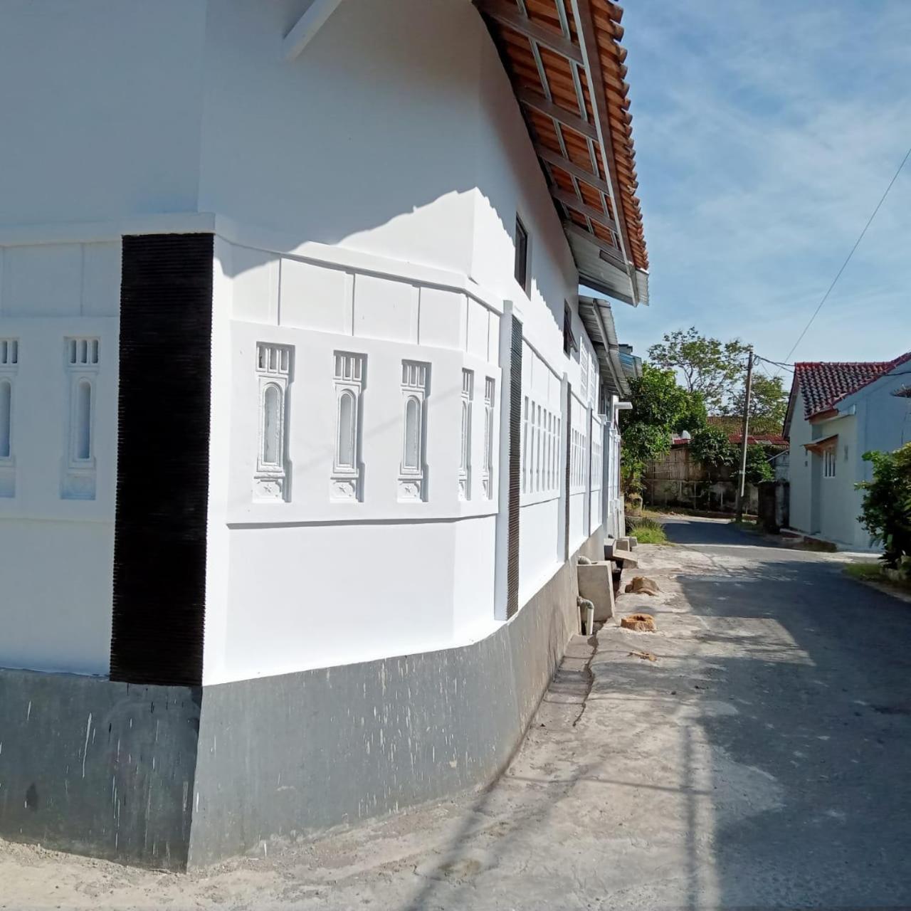 Three-Bedroom House photo 2