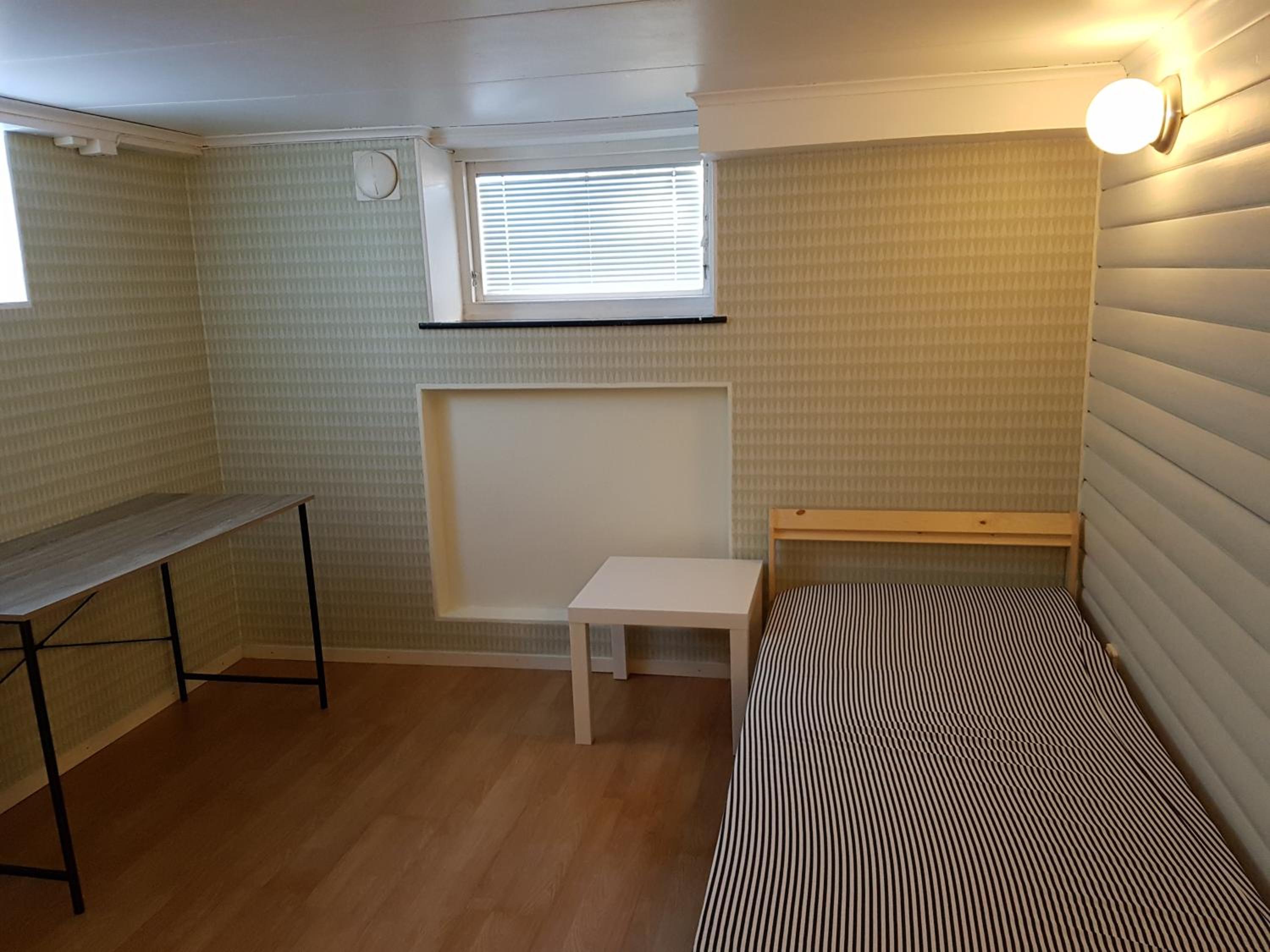 One-Bedroom Apartment photo 1