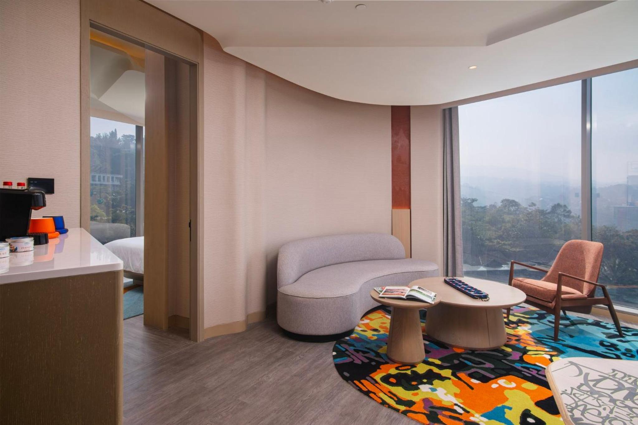 One-Bedroom Corner Suite - Photo 2