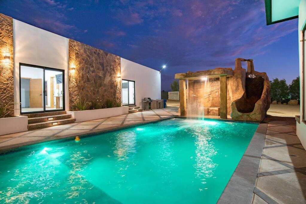 Four-Bedroom House photo 2