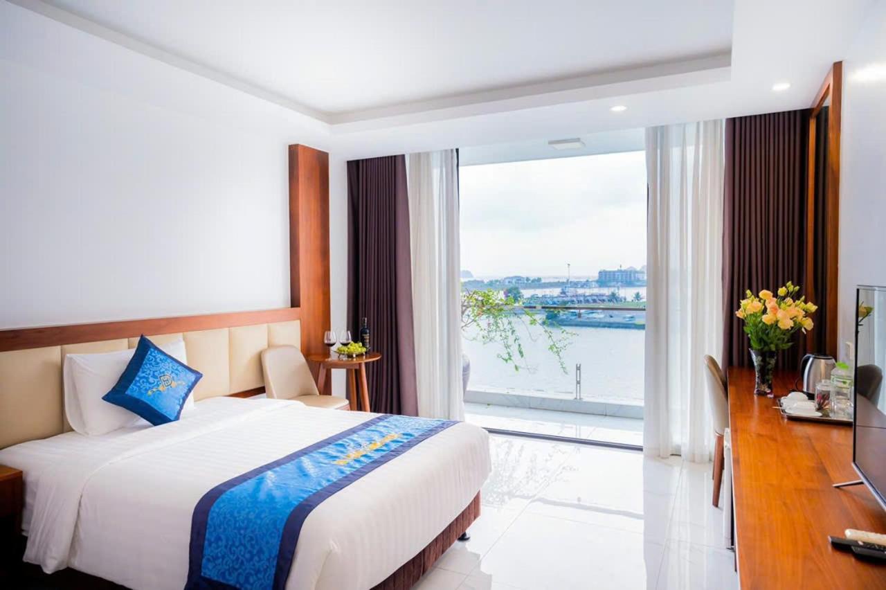 Deluxe Double Room with Balcony and Sea View