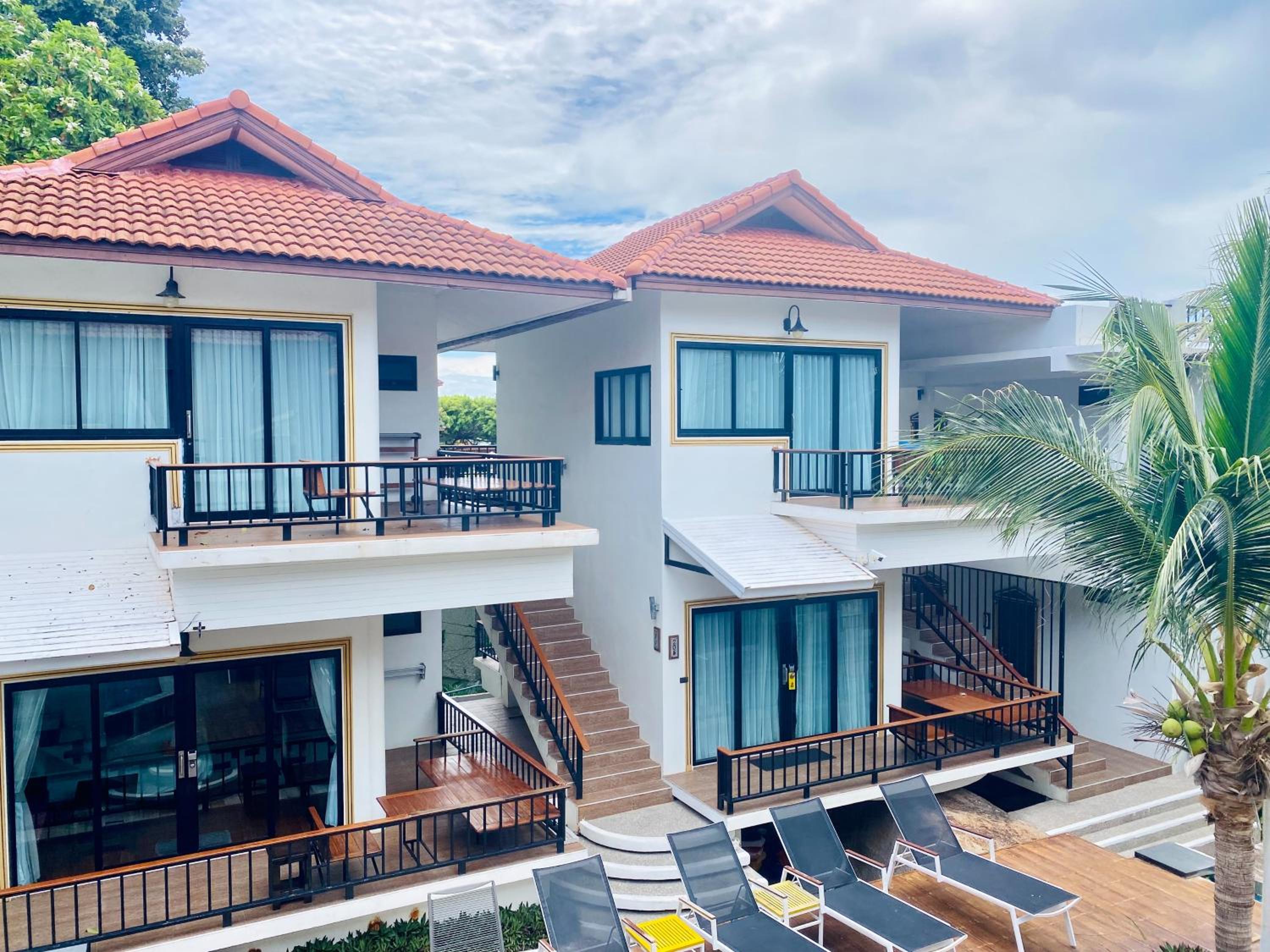 Superior Double or Twin Room with Pool View - Photo 12