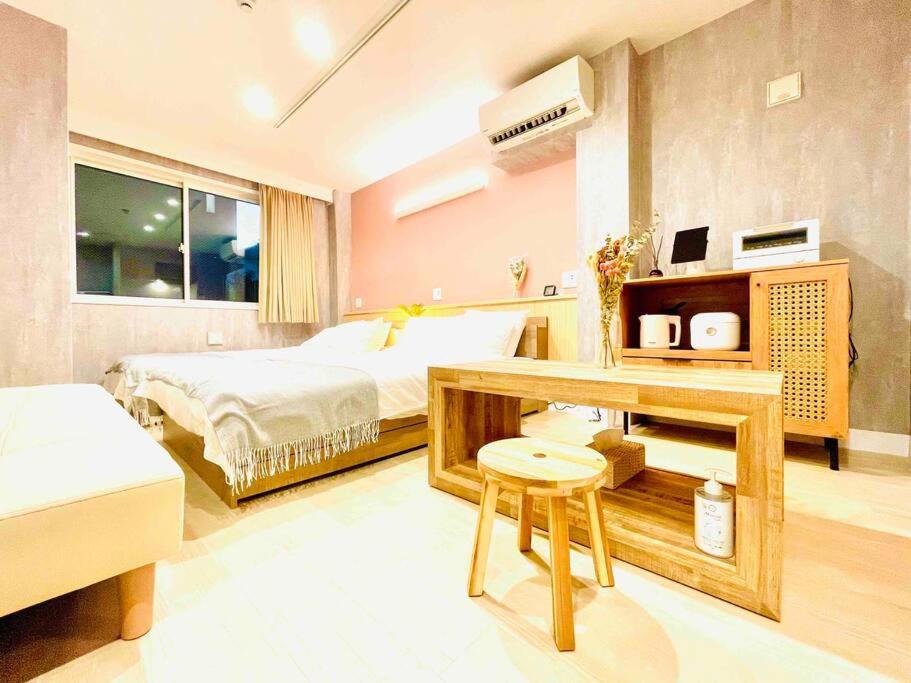 One-Bedroom Apartment photo 1