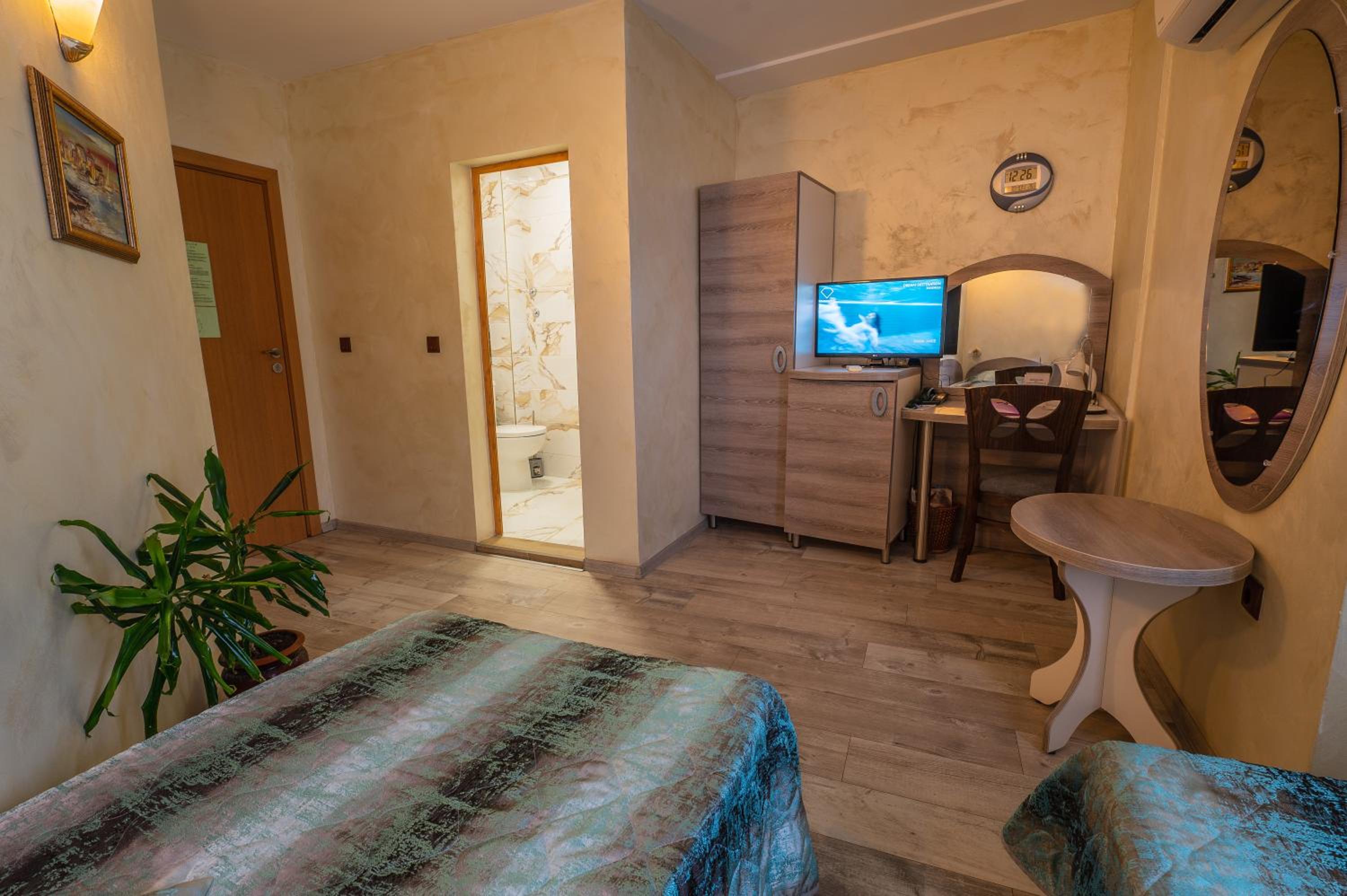 Double or Twin Room - Photo 47