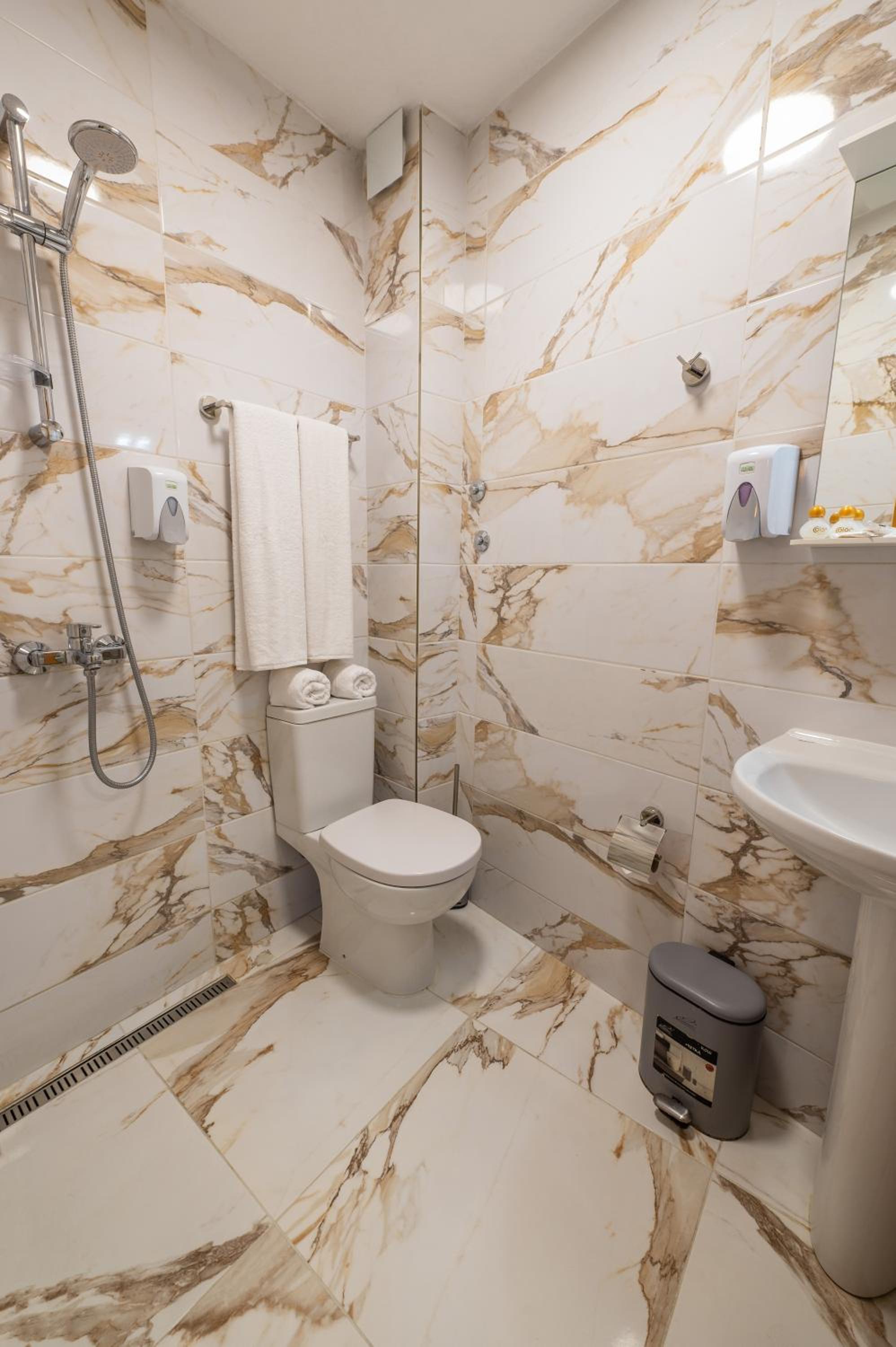 Double or Twin Room - Photo 43