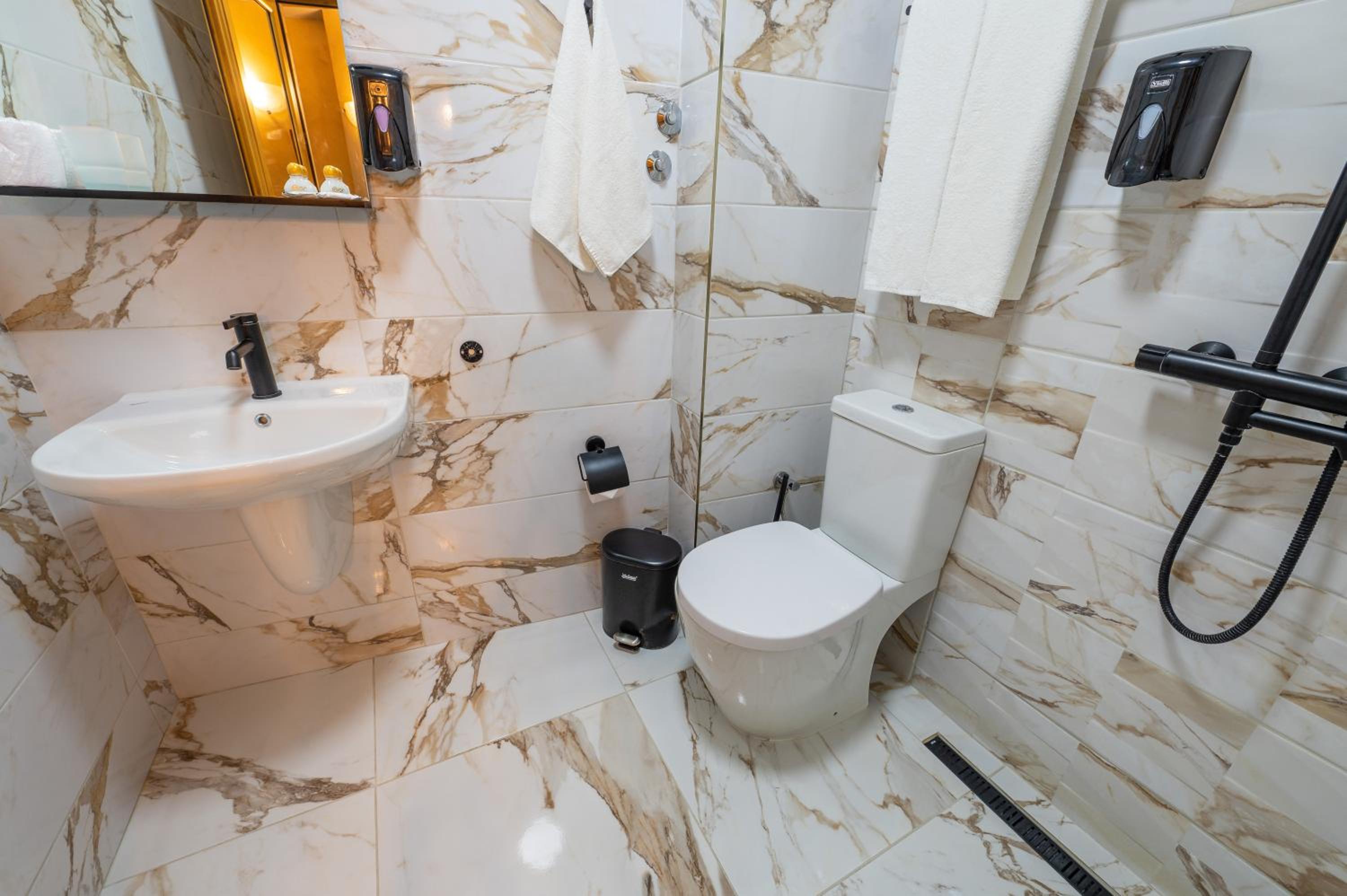 Double or Twin Room - Photo 42
