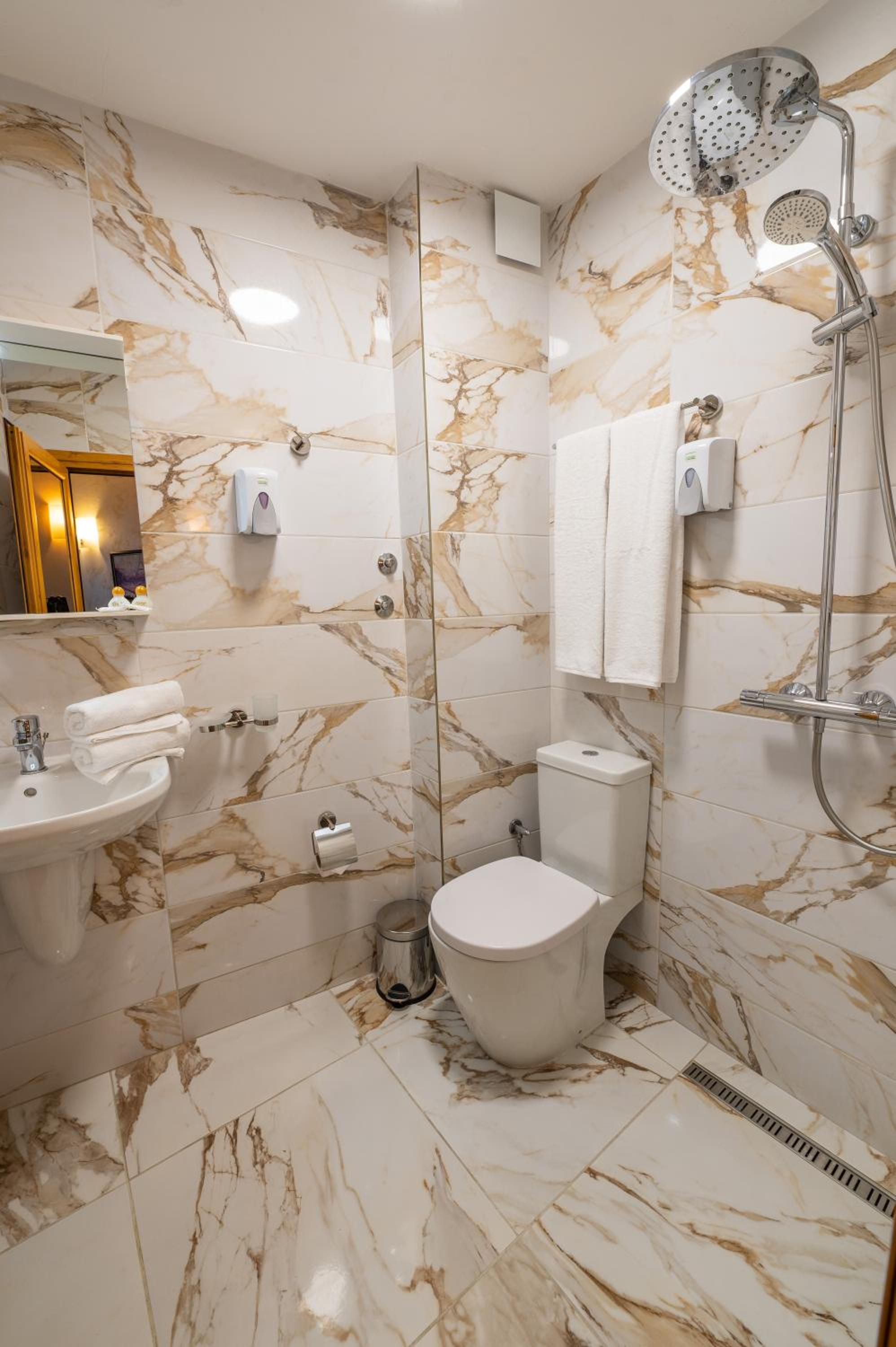 Double or Twin Room - Photo 44