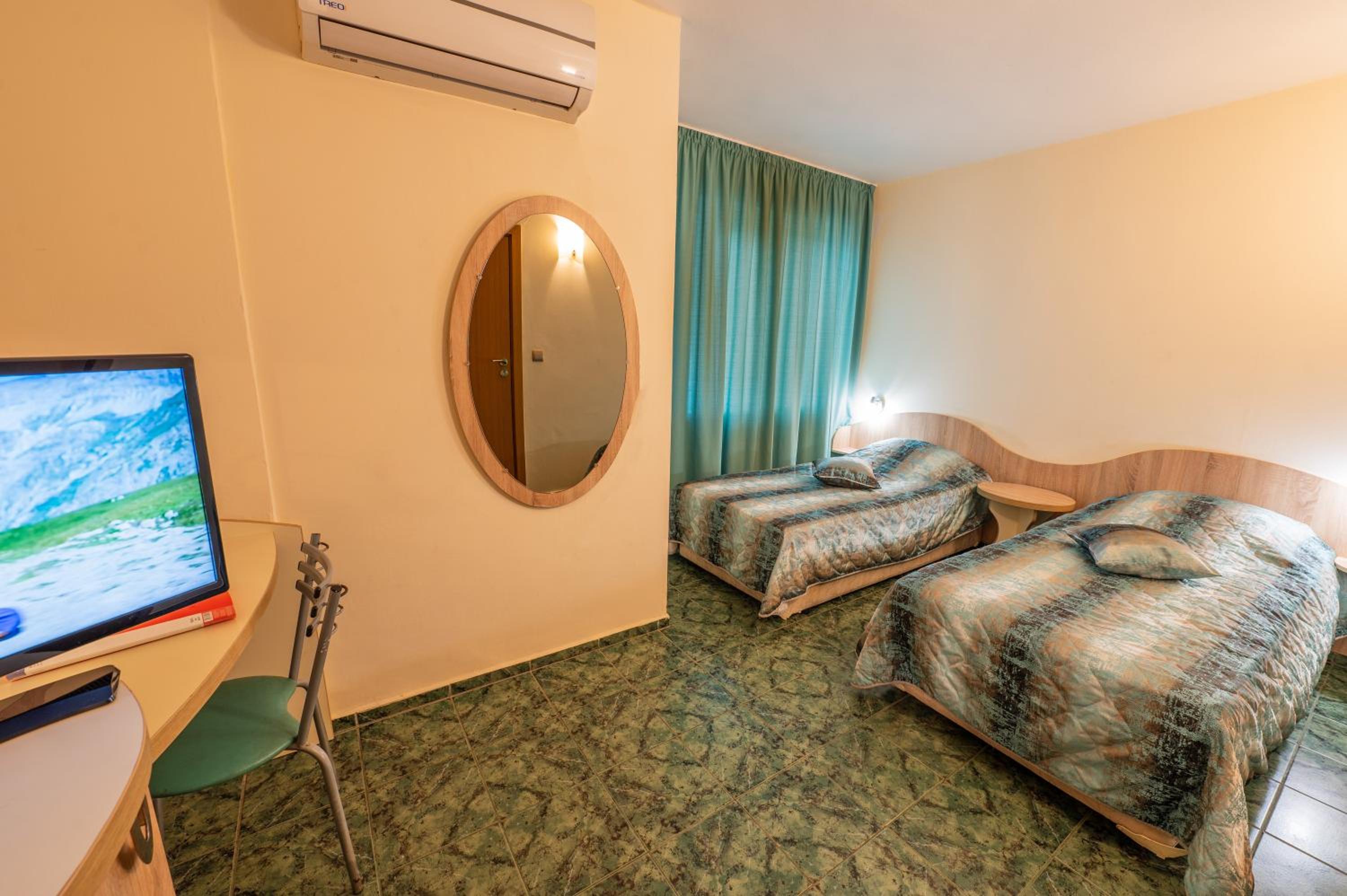 Budget Twin Room - Photo 1