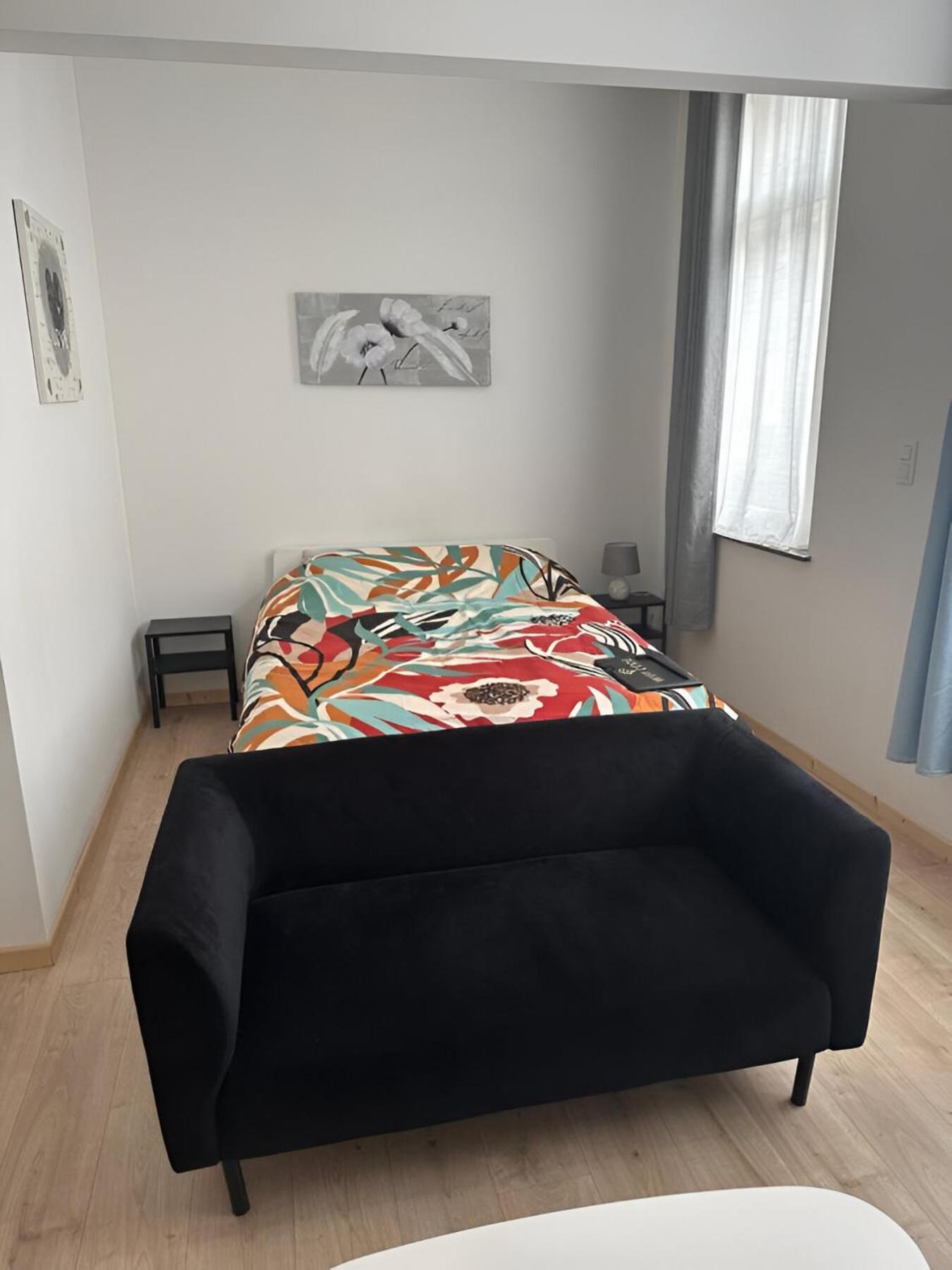 One-Bedroom Apartment photo 1