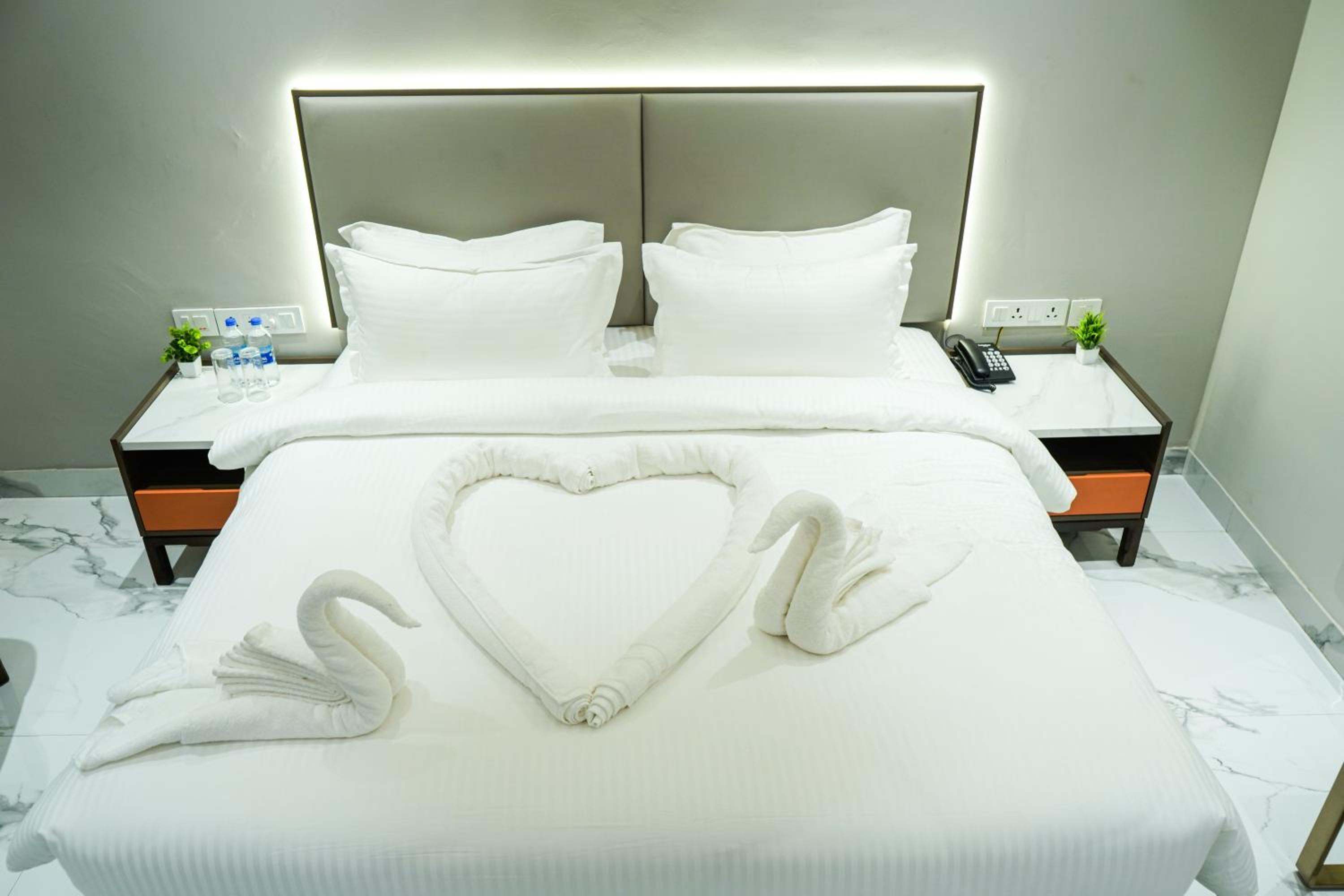 Suite with Bathtub and Balcony photo 1