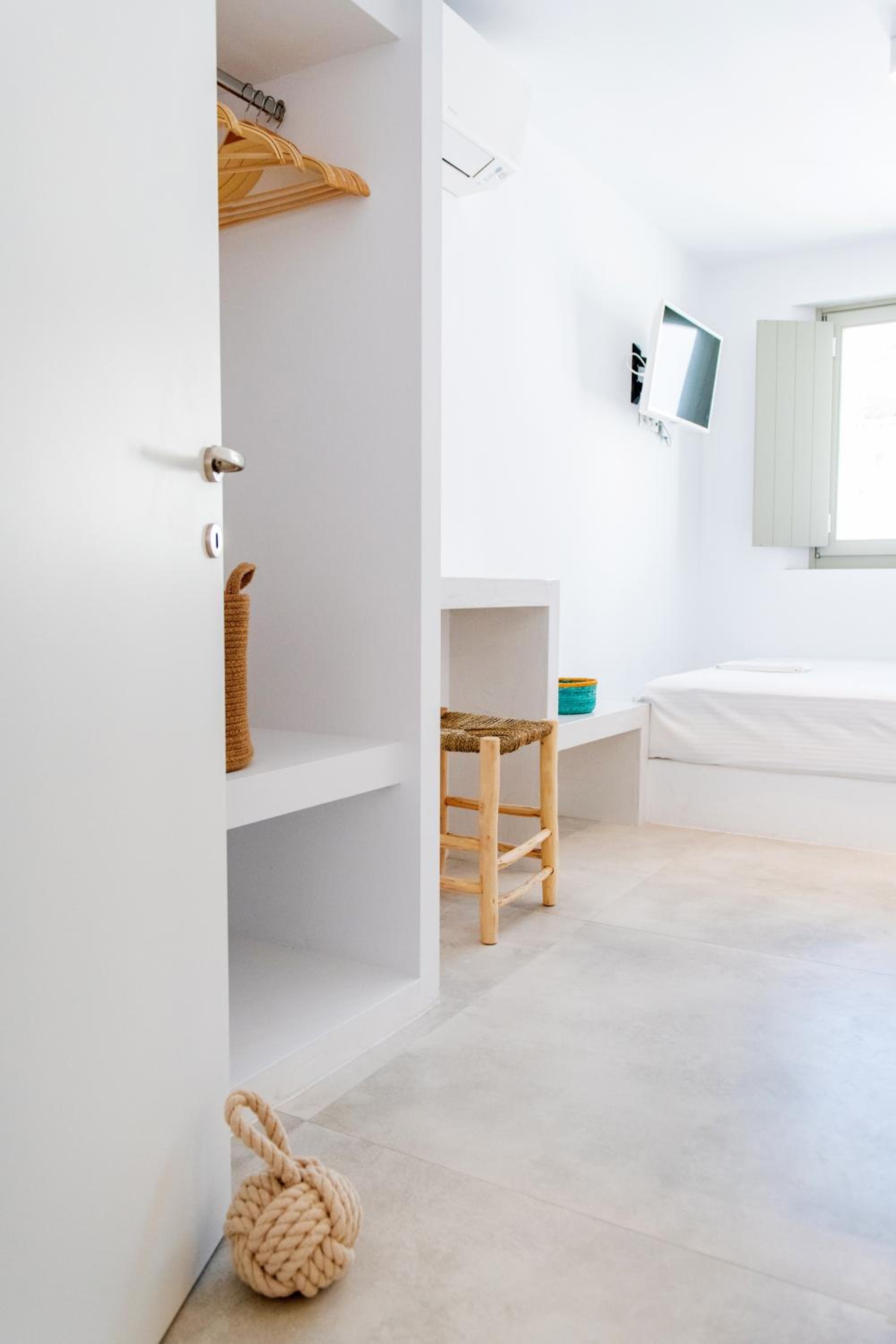 Deluxe One-Bedroom Apartment