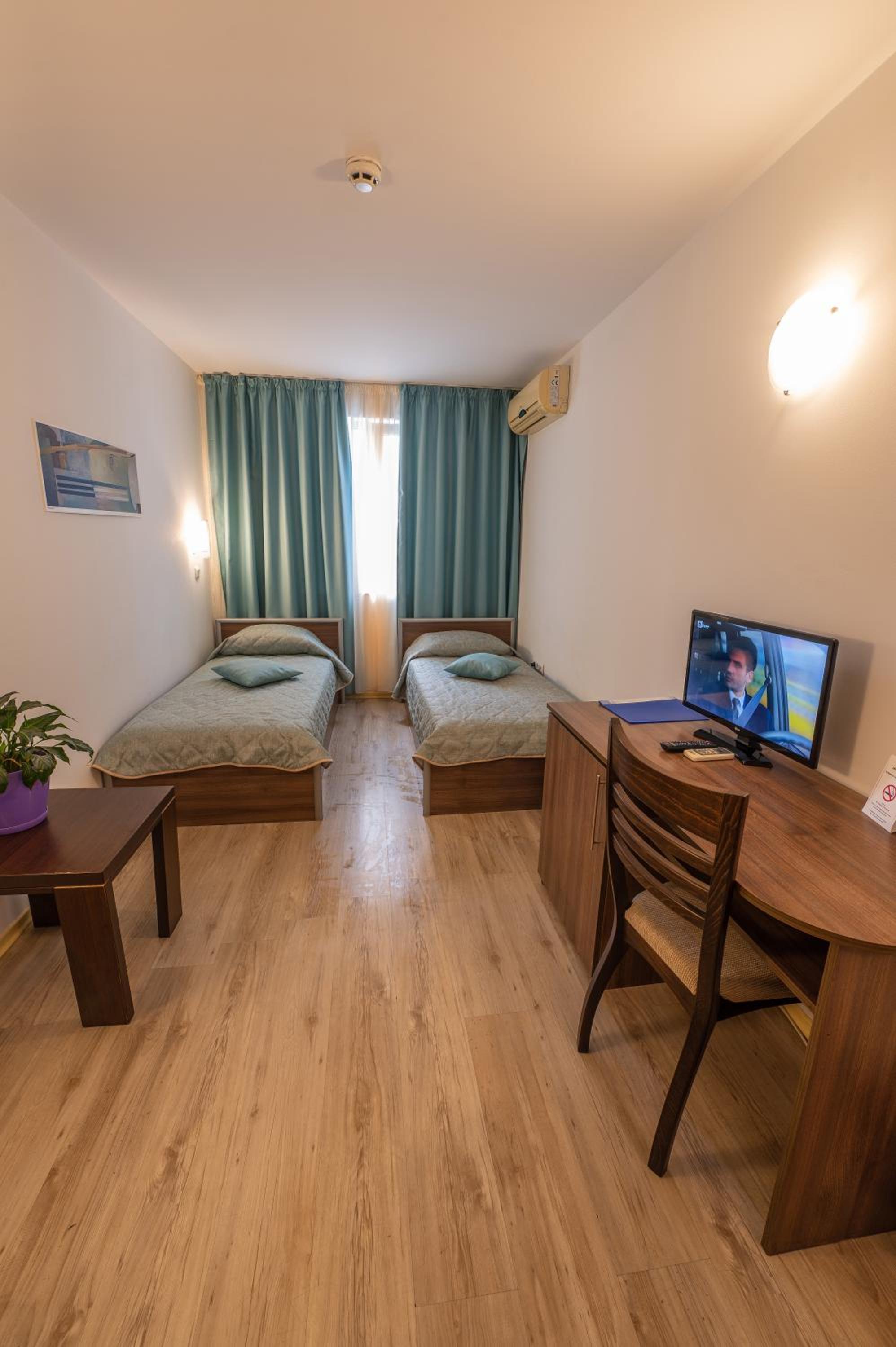 Double or Twin Room - Photo 11