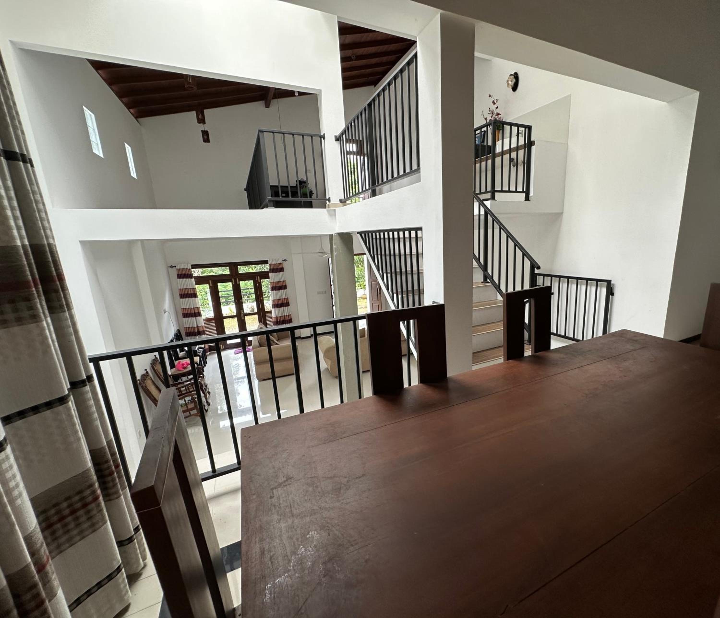 Five-Bedroom House photo 2