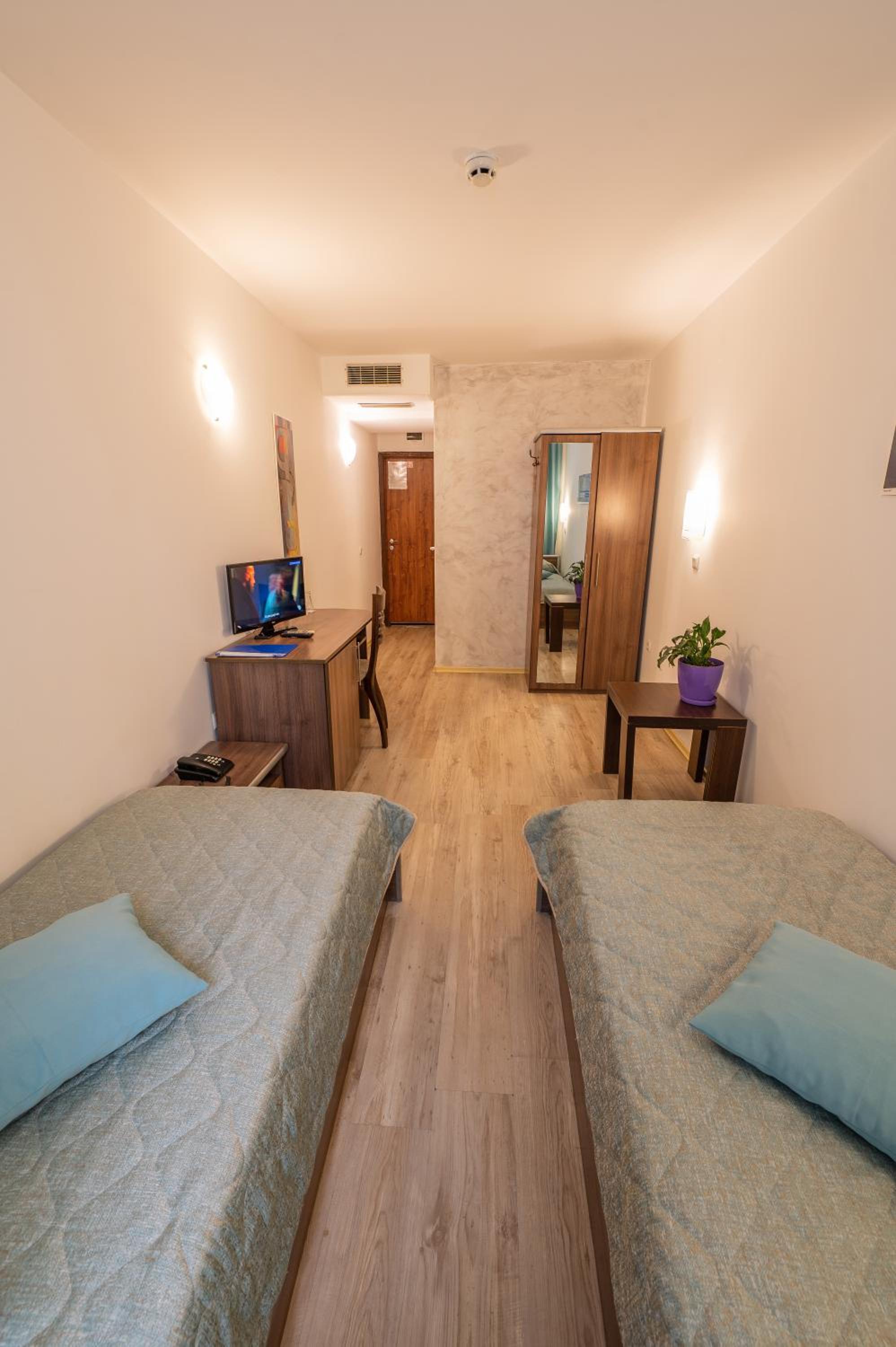 Double or Twin Room - Photo 12