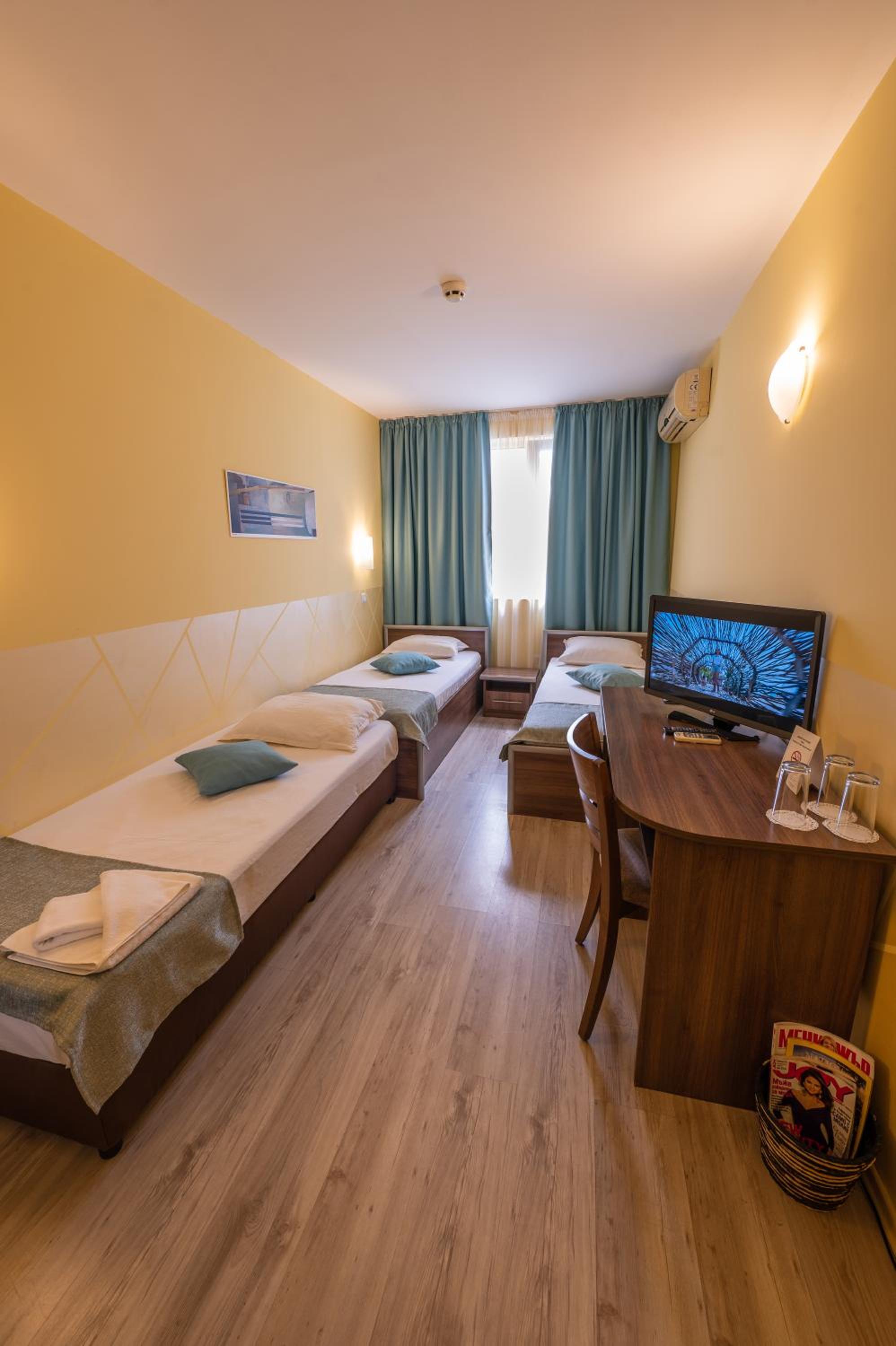 Double or Twin Room - Photo 13