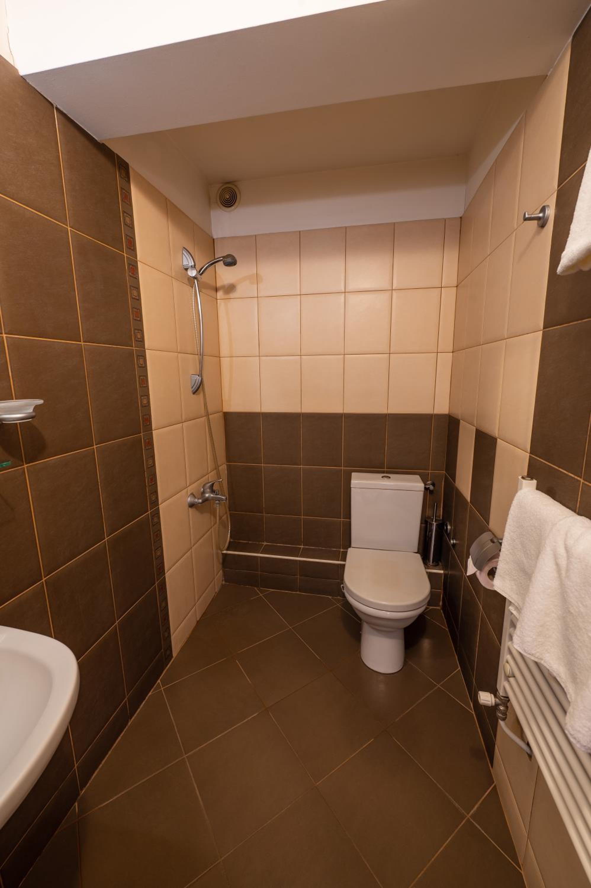 Double or Twin Room - Photo 14