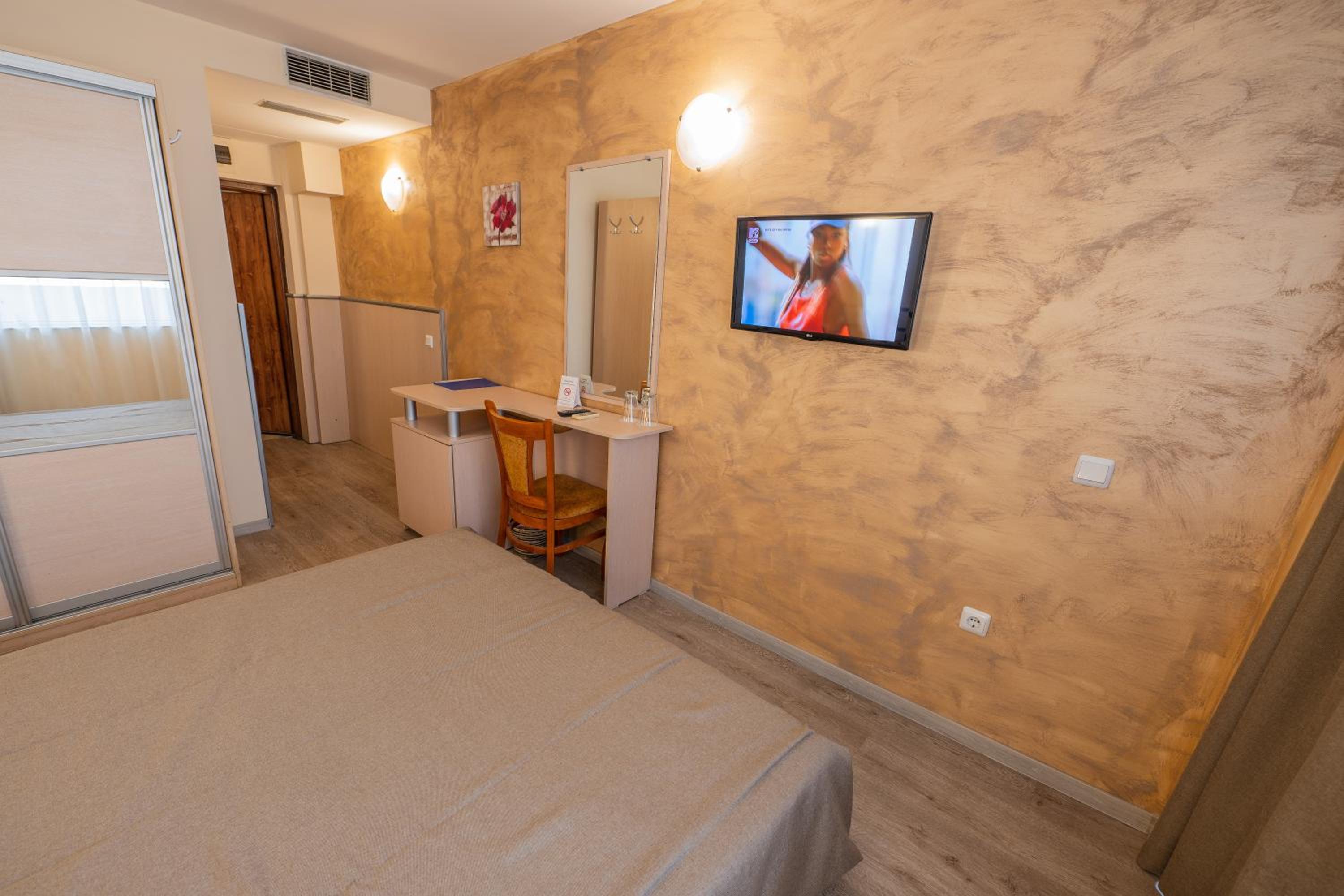 Double or Twin Room - Photo 1