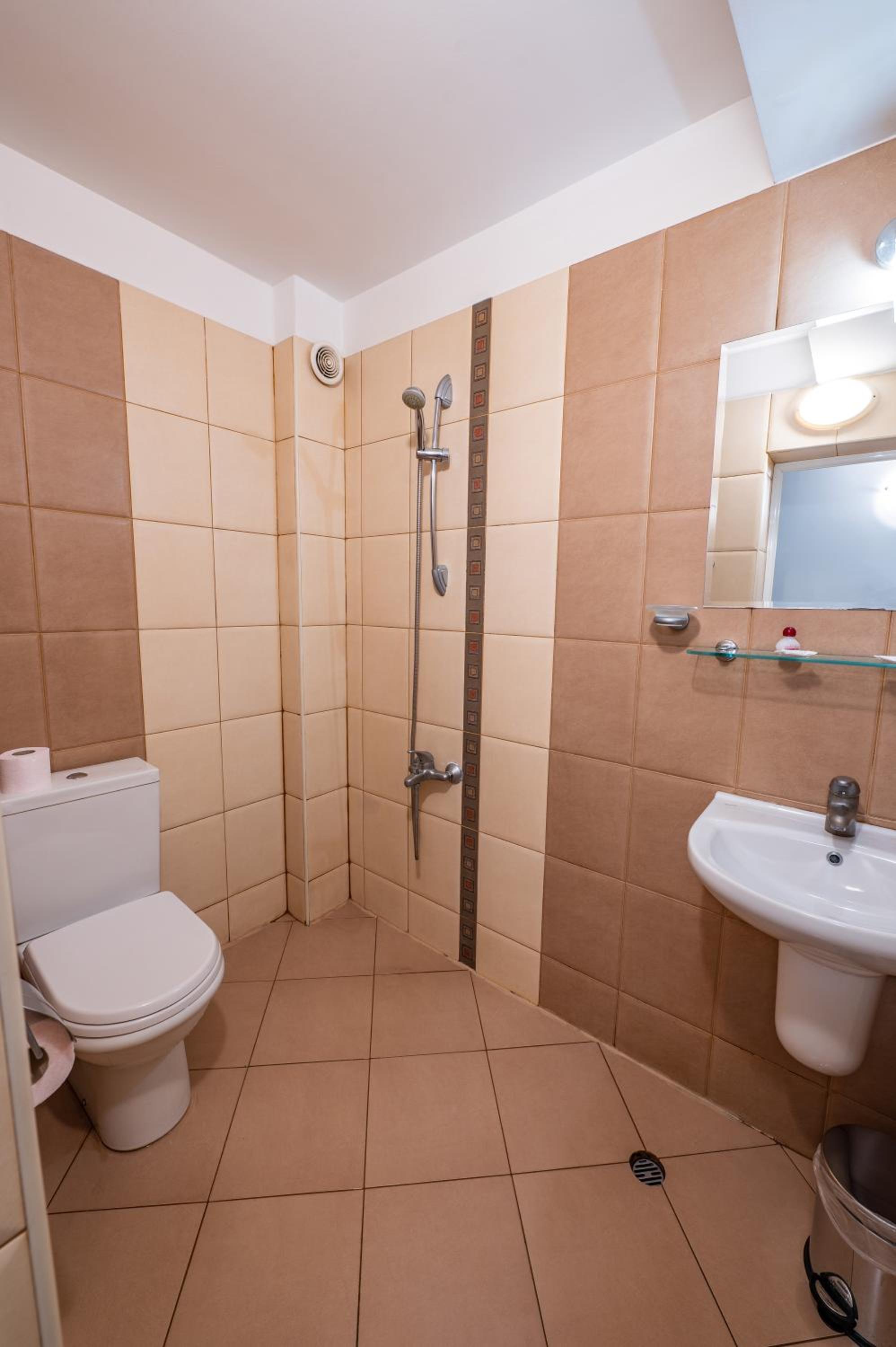 Single Room - Photo 3