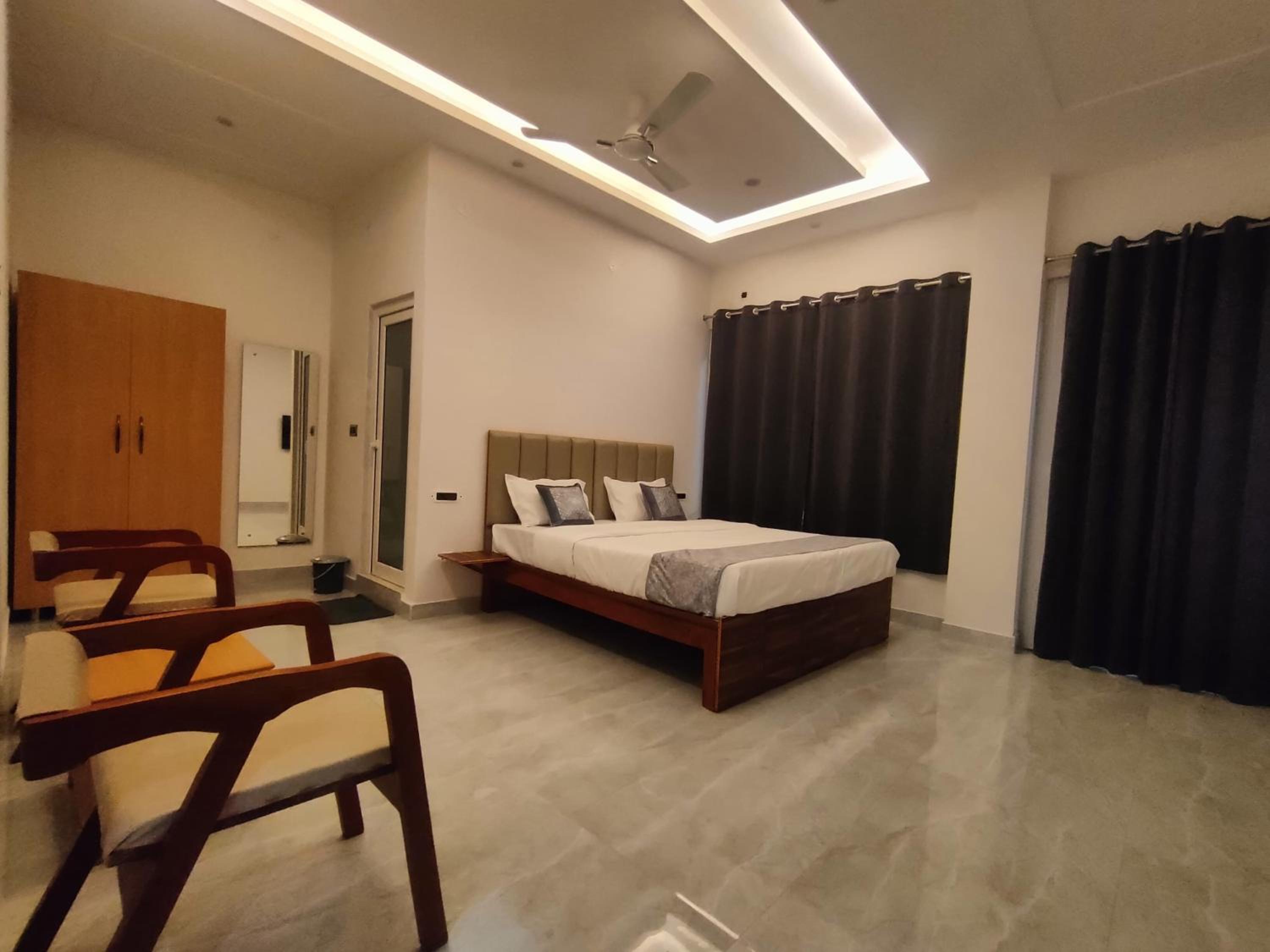Queen Room with Balcony