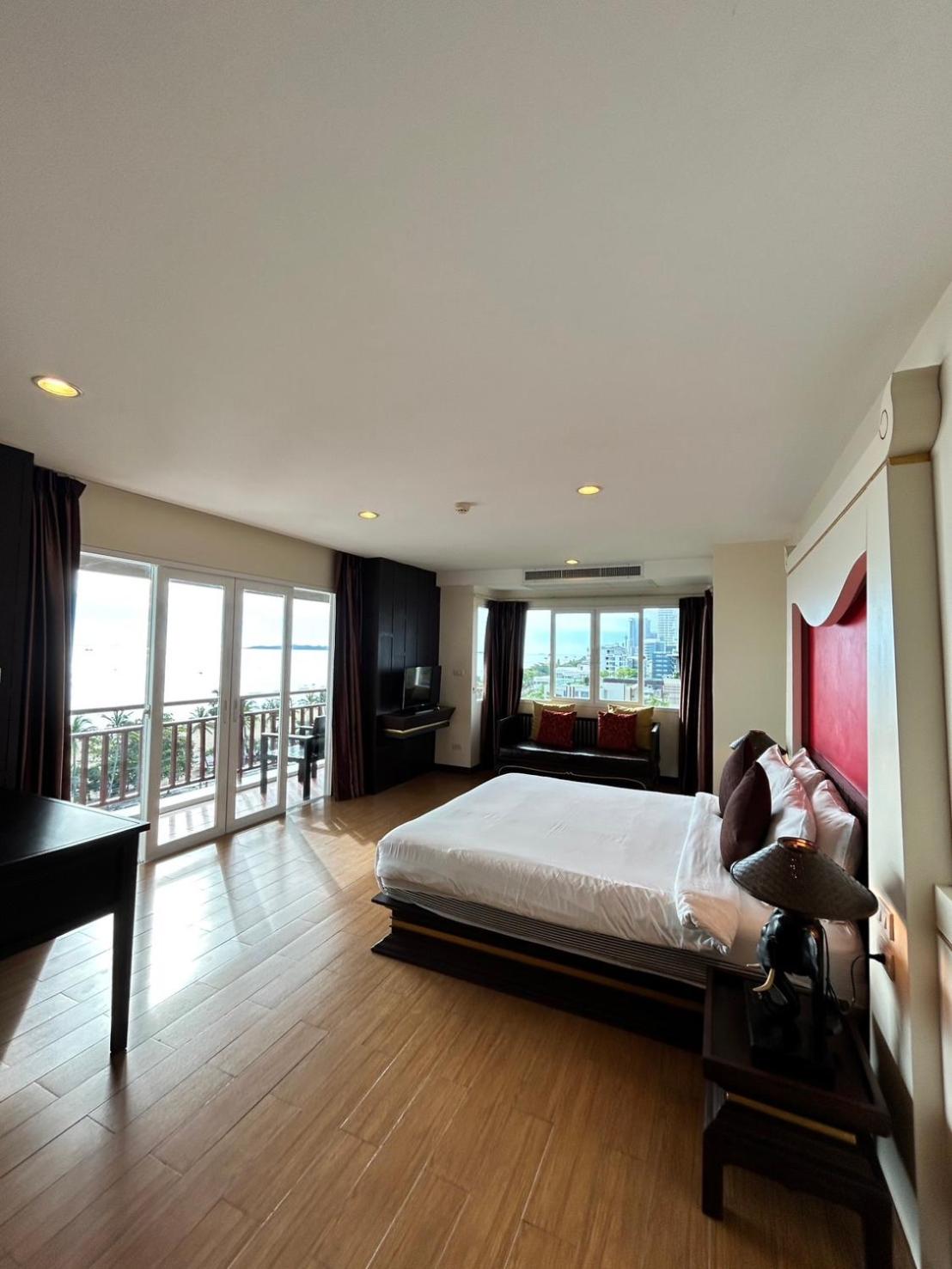 Beach Front Suite - Photo 1