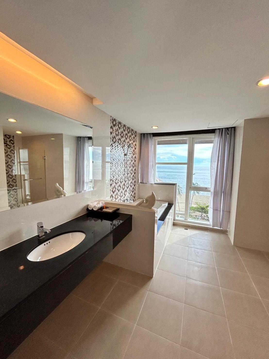 Beach Front Suite - Photo 5