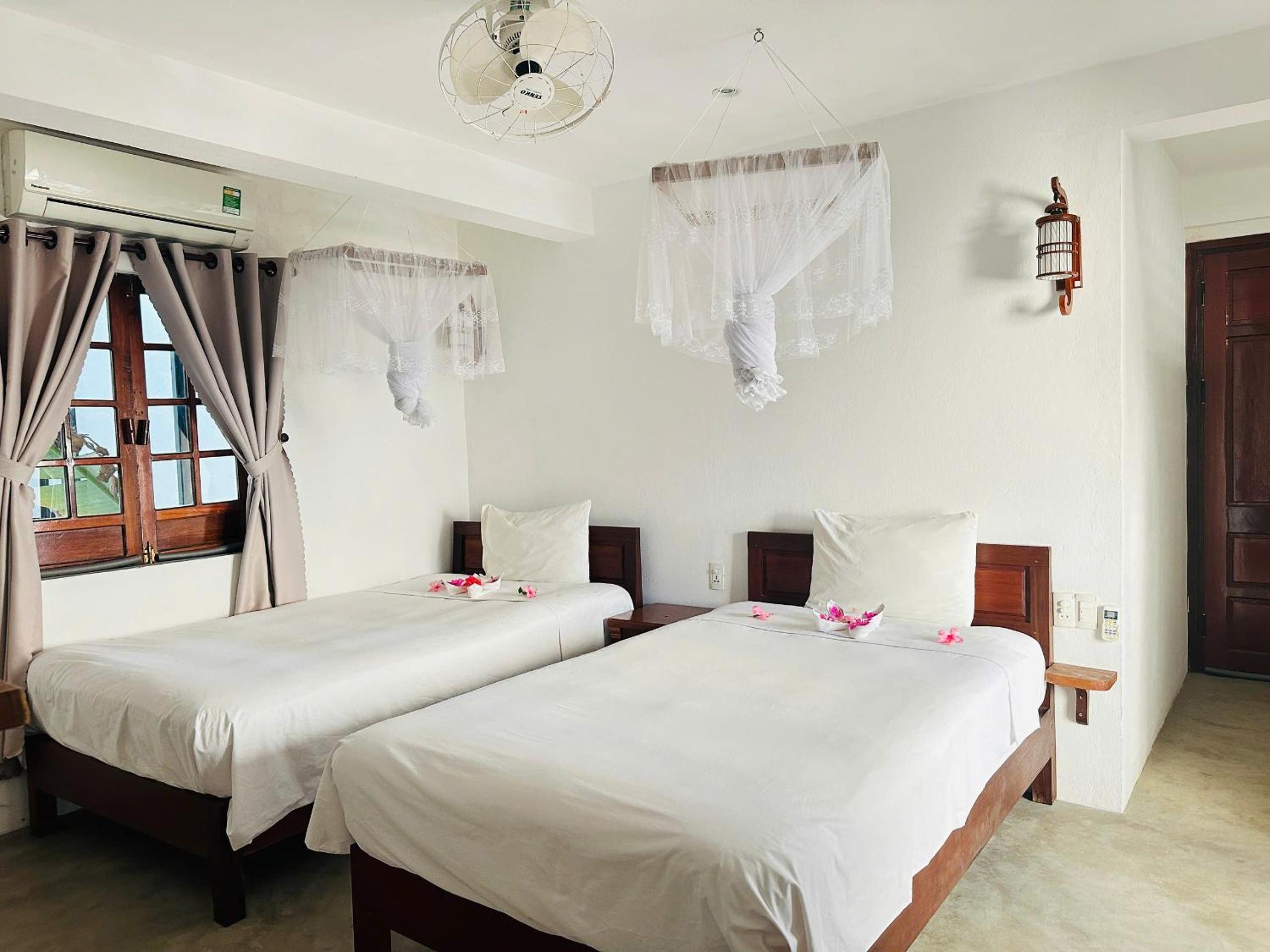 Twin Room with Balcony photo 3