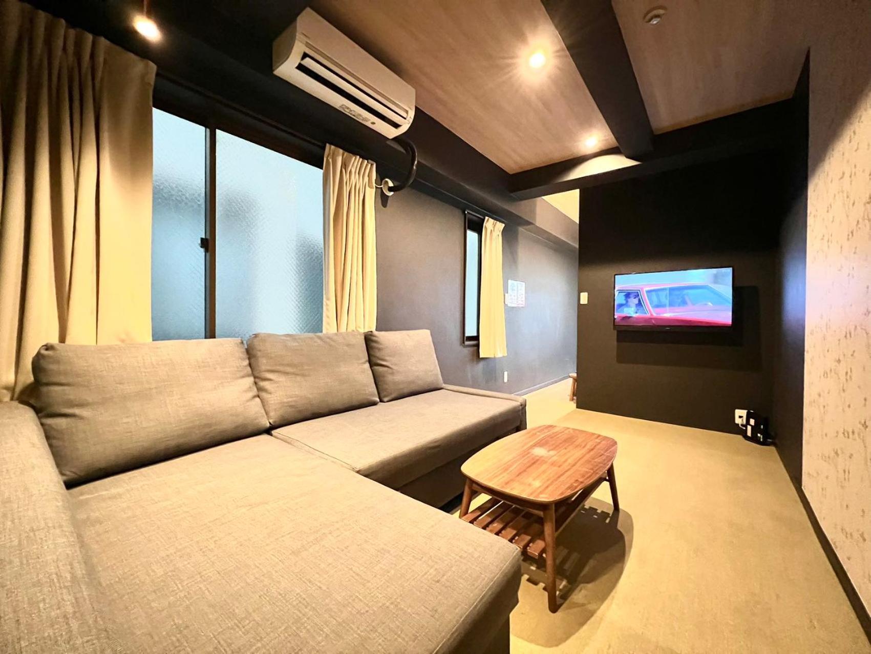 One-Bedroom Apartment photo 1