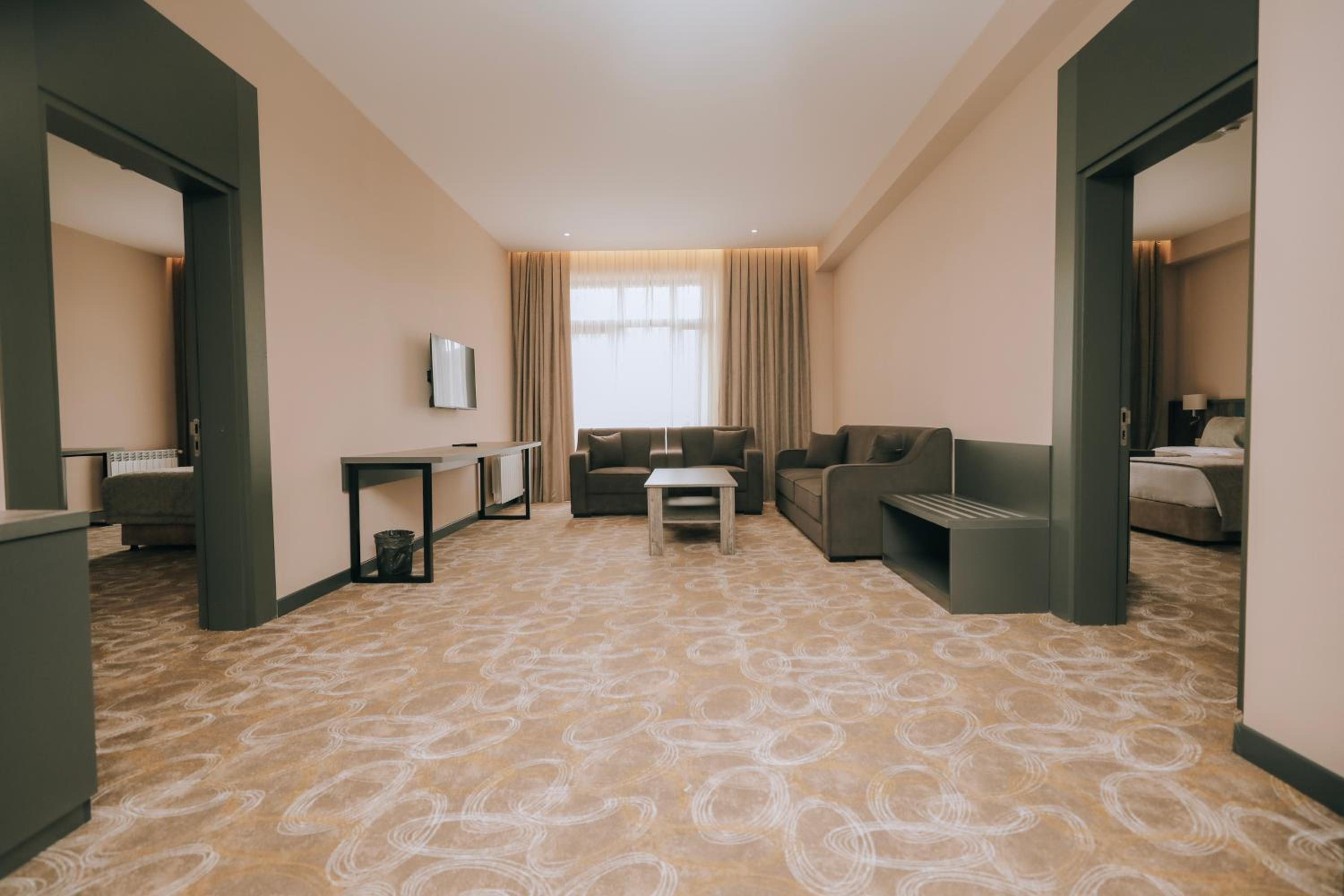 Family Room with Balcony photo 3
