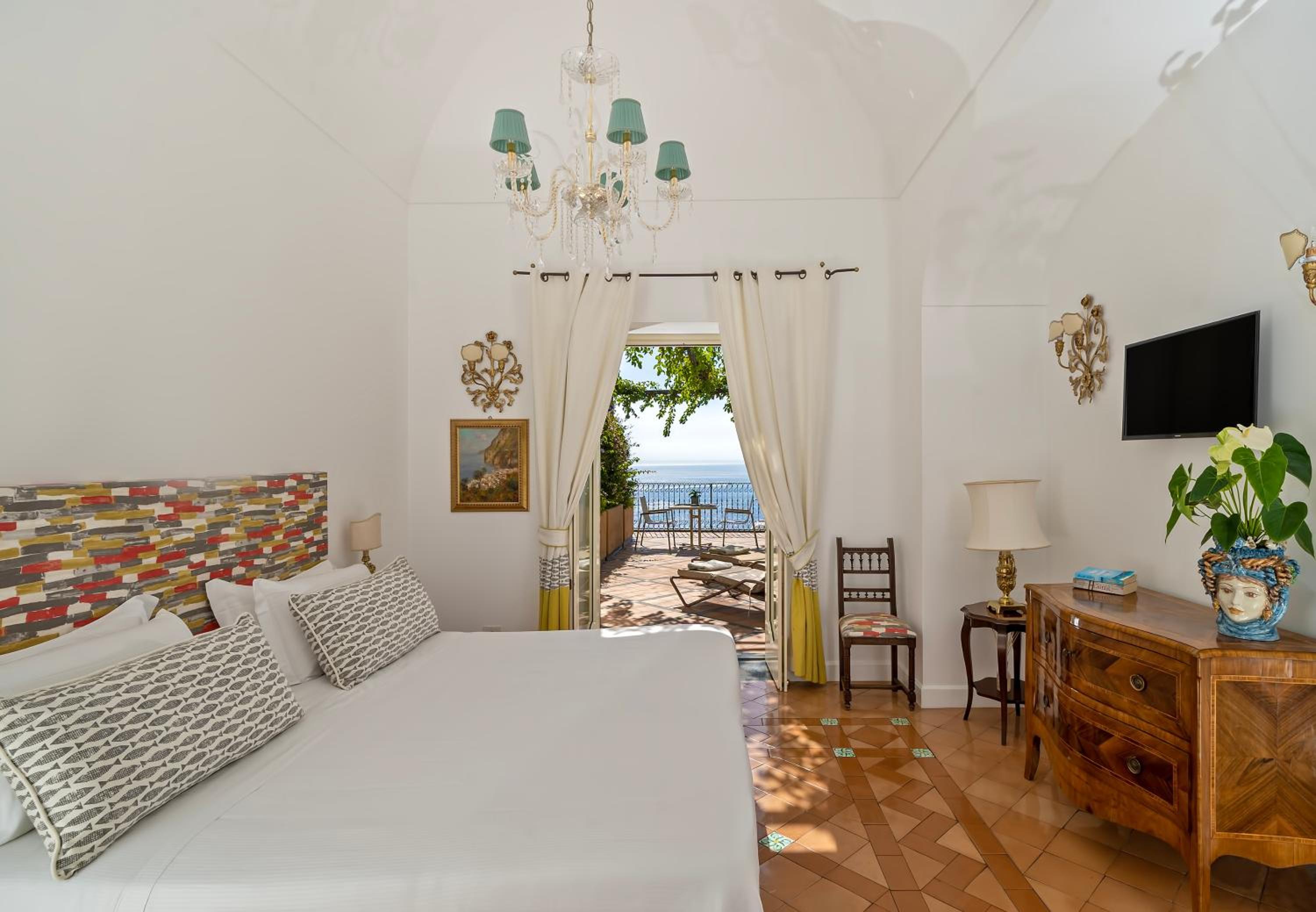 Deluxe Double Room with Balcony and Sea View - Photo 9