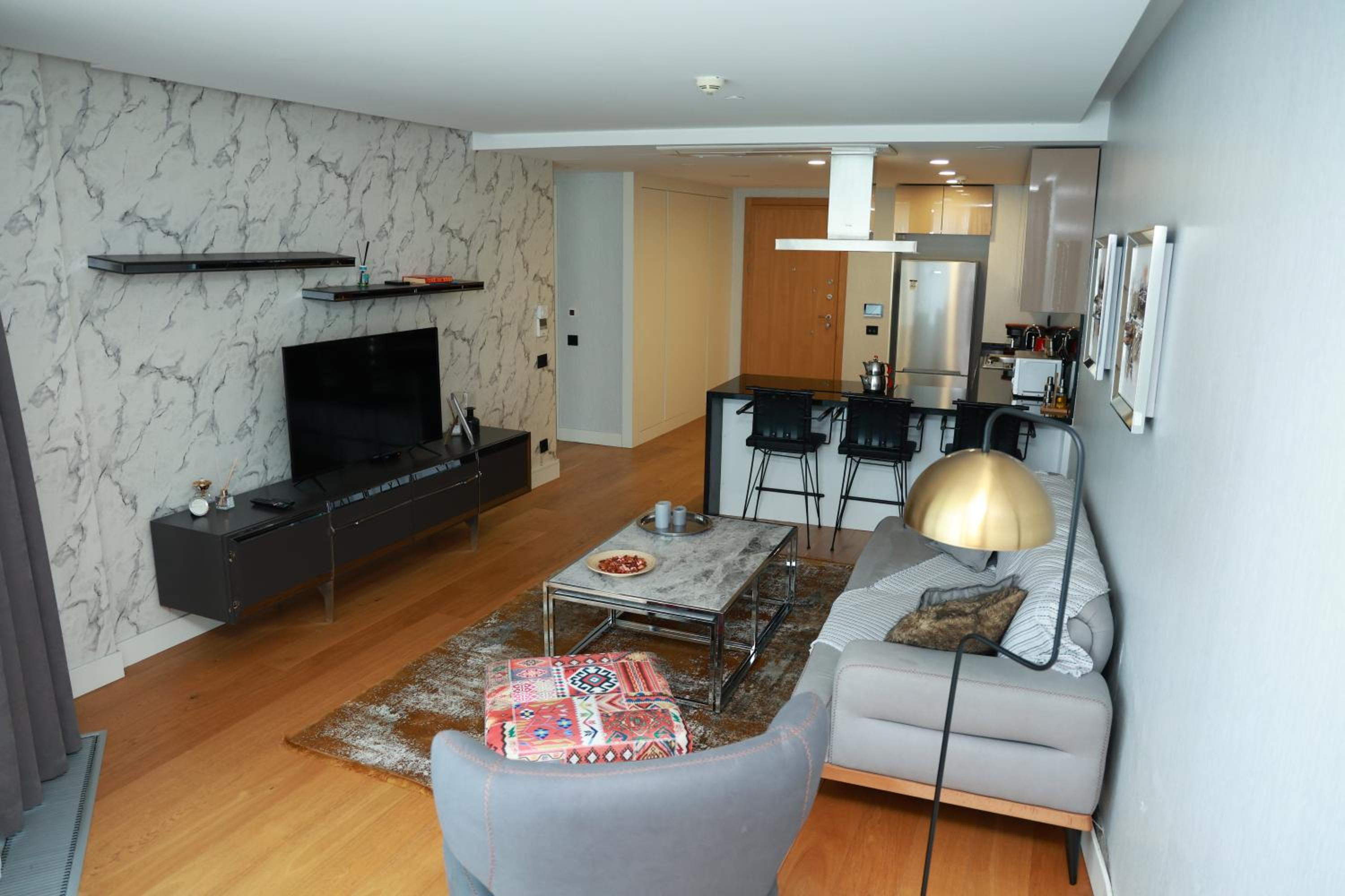 One-Bedroom Apartment photo 1