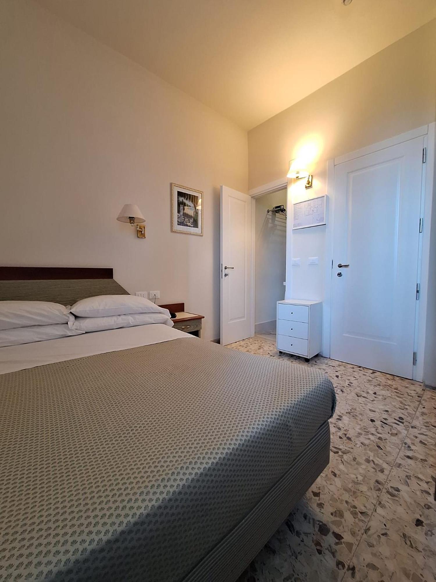 Economy Double Room - Photo 3