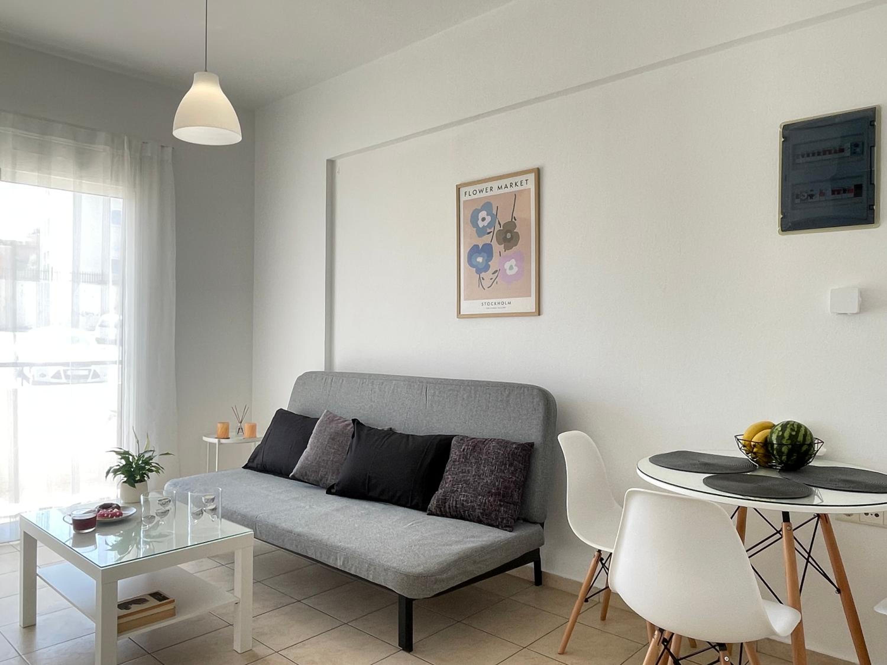 One-Bedroom Standard Apartment photo 2