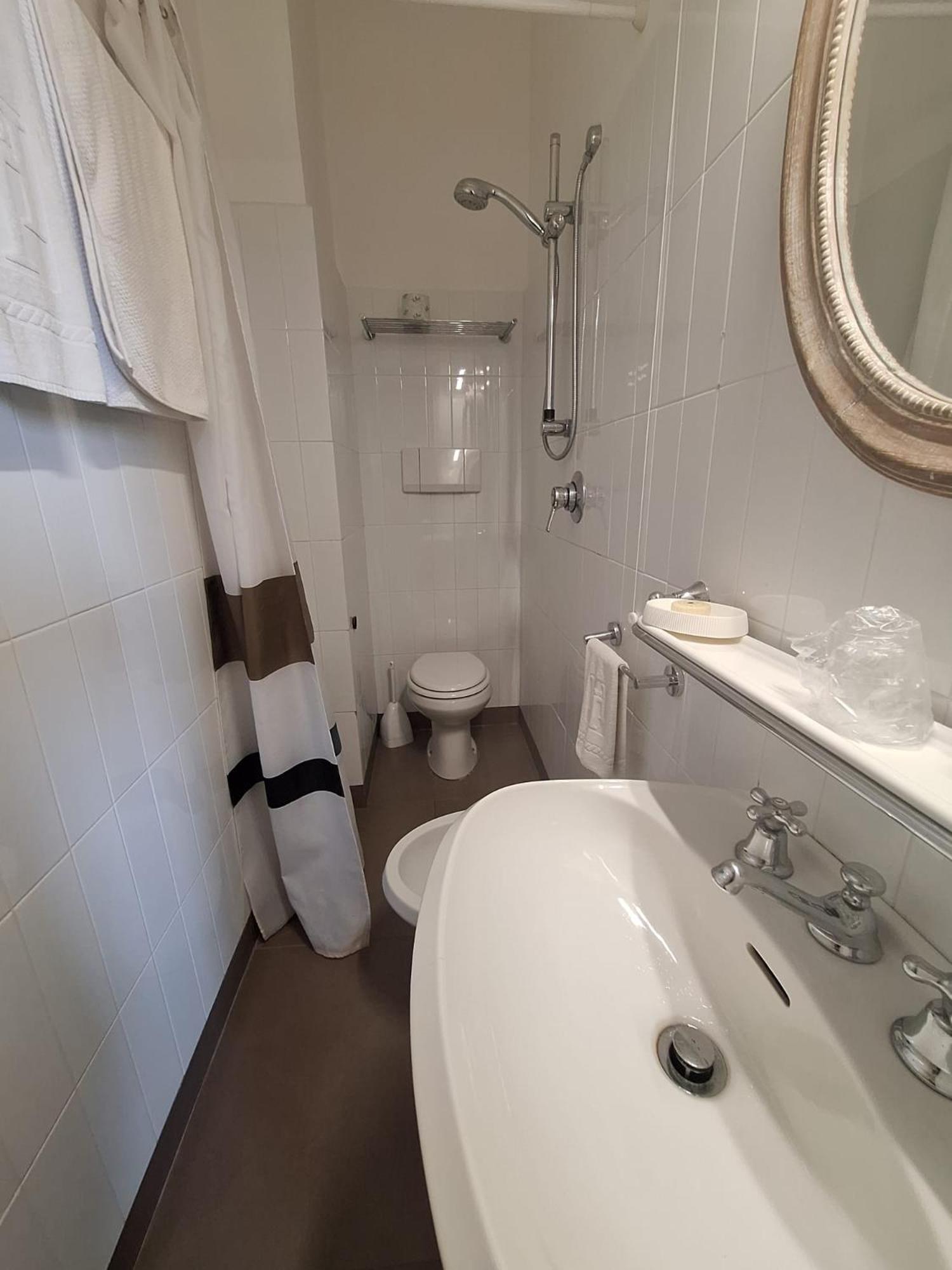 Economy Double Room - Photo 4