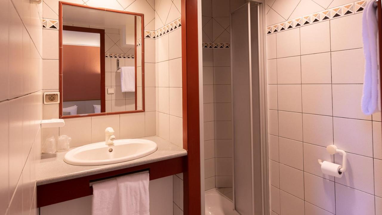 Standard Twin Room with Garden View photo 2