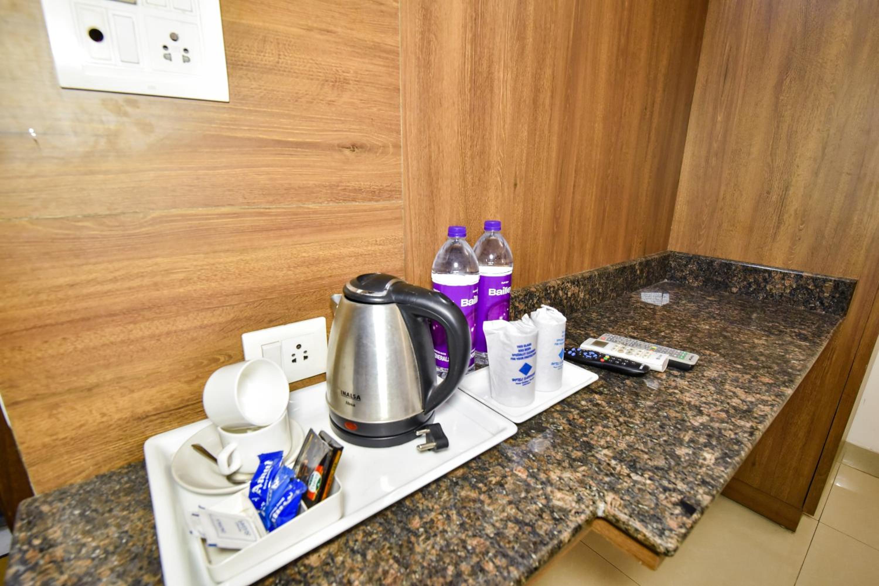 Deluxe Double Room - Photo 9